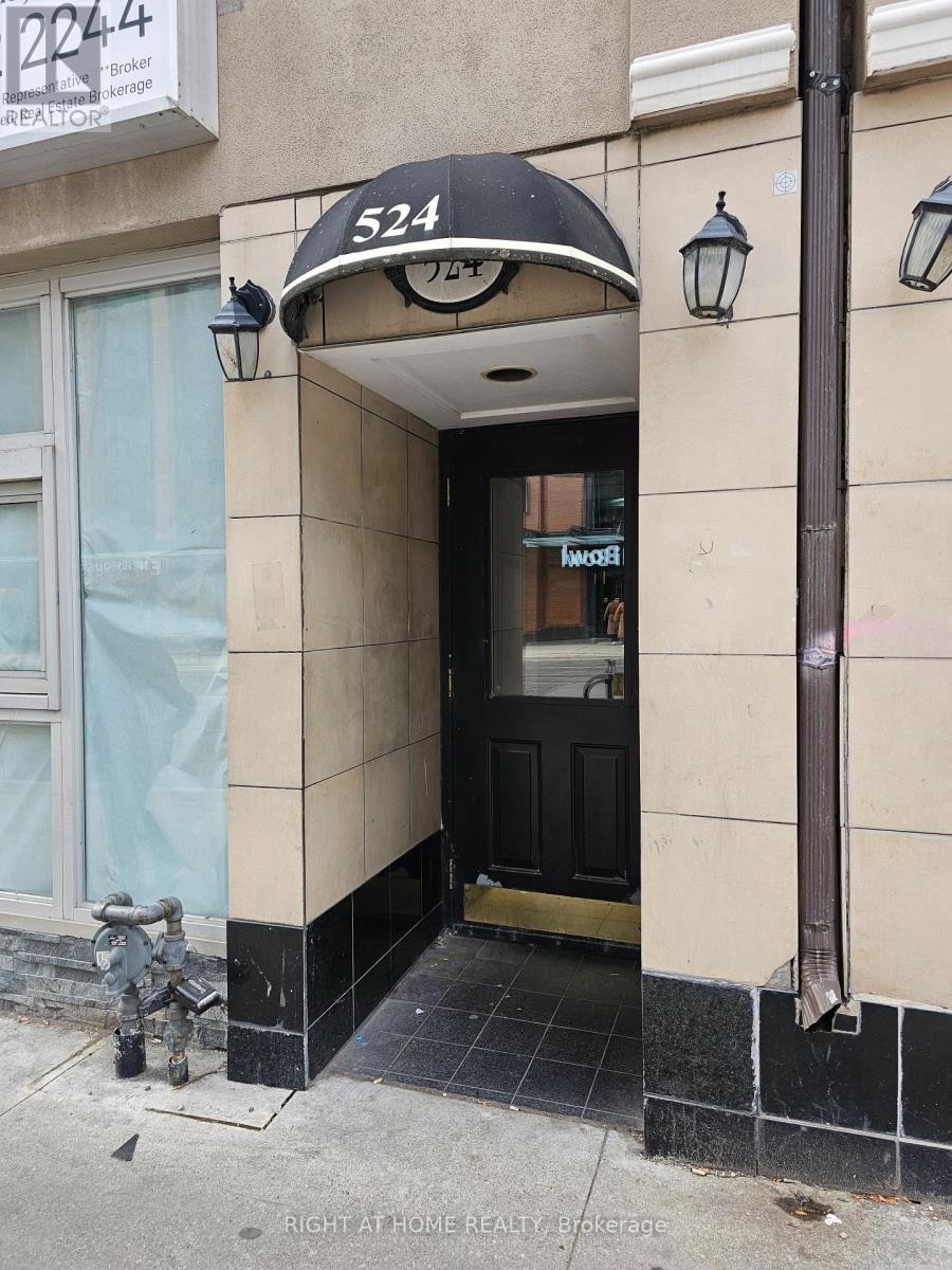300 - 524 Yonge Street Property Photo 2