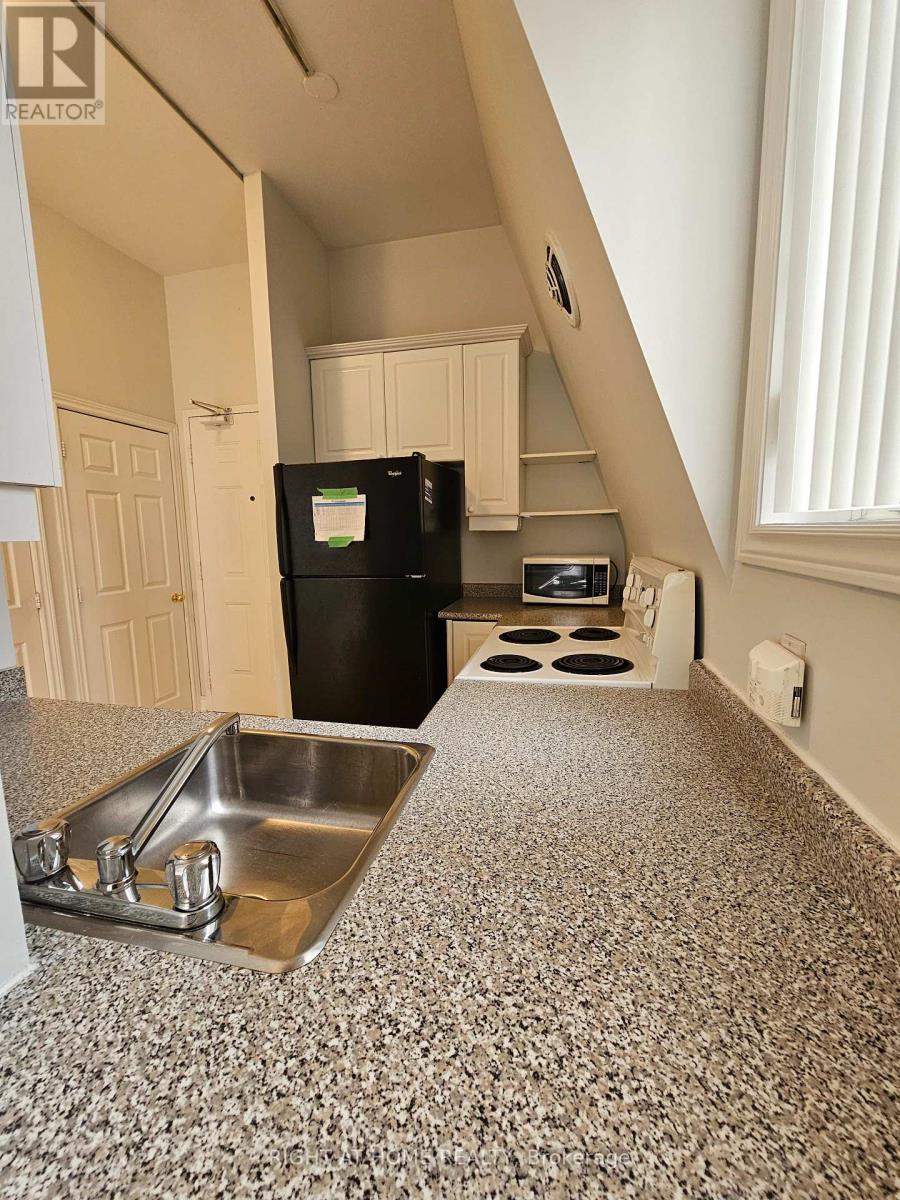 300 - 524 Yonge Street Property Photo 9