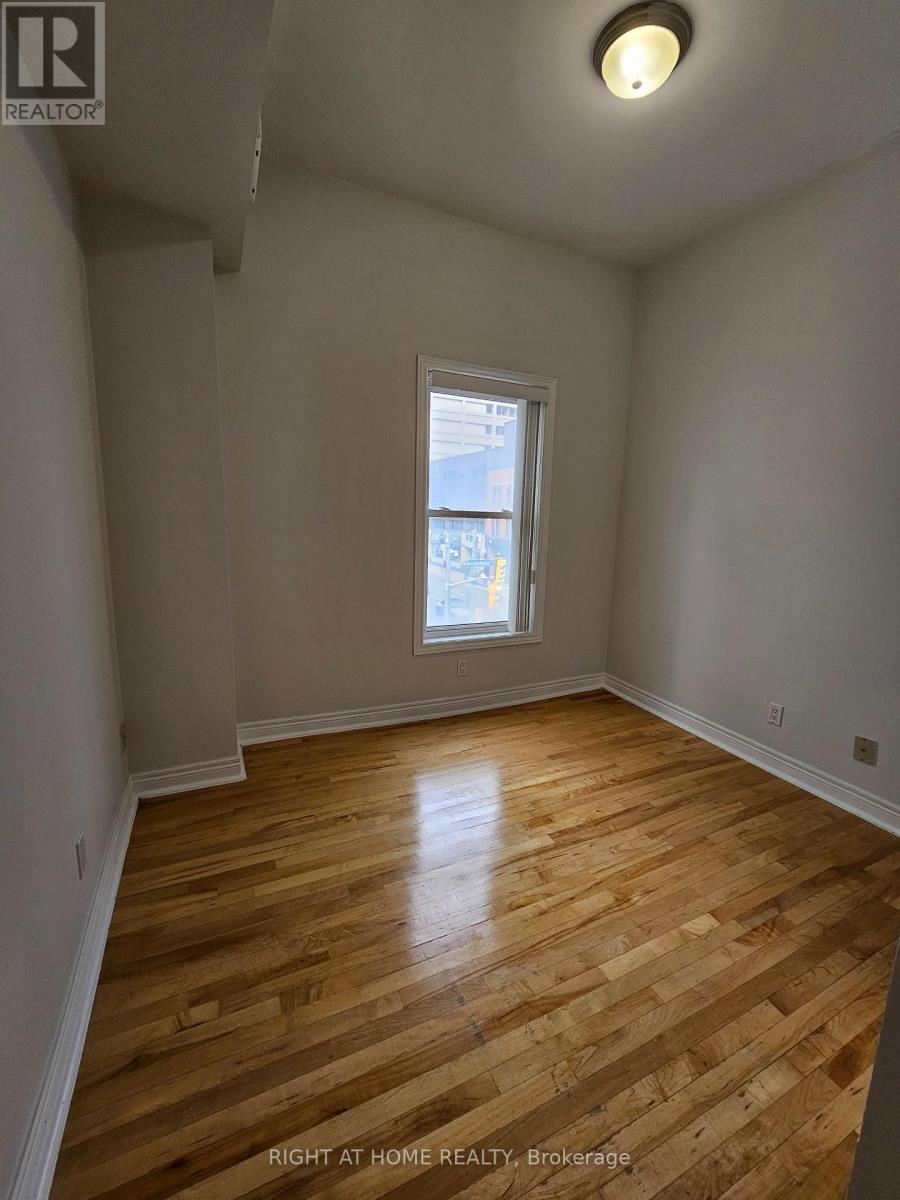 300 - 524 Yonge Street Property Photo 11