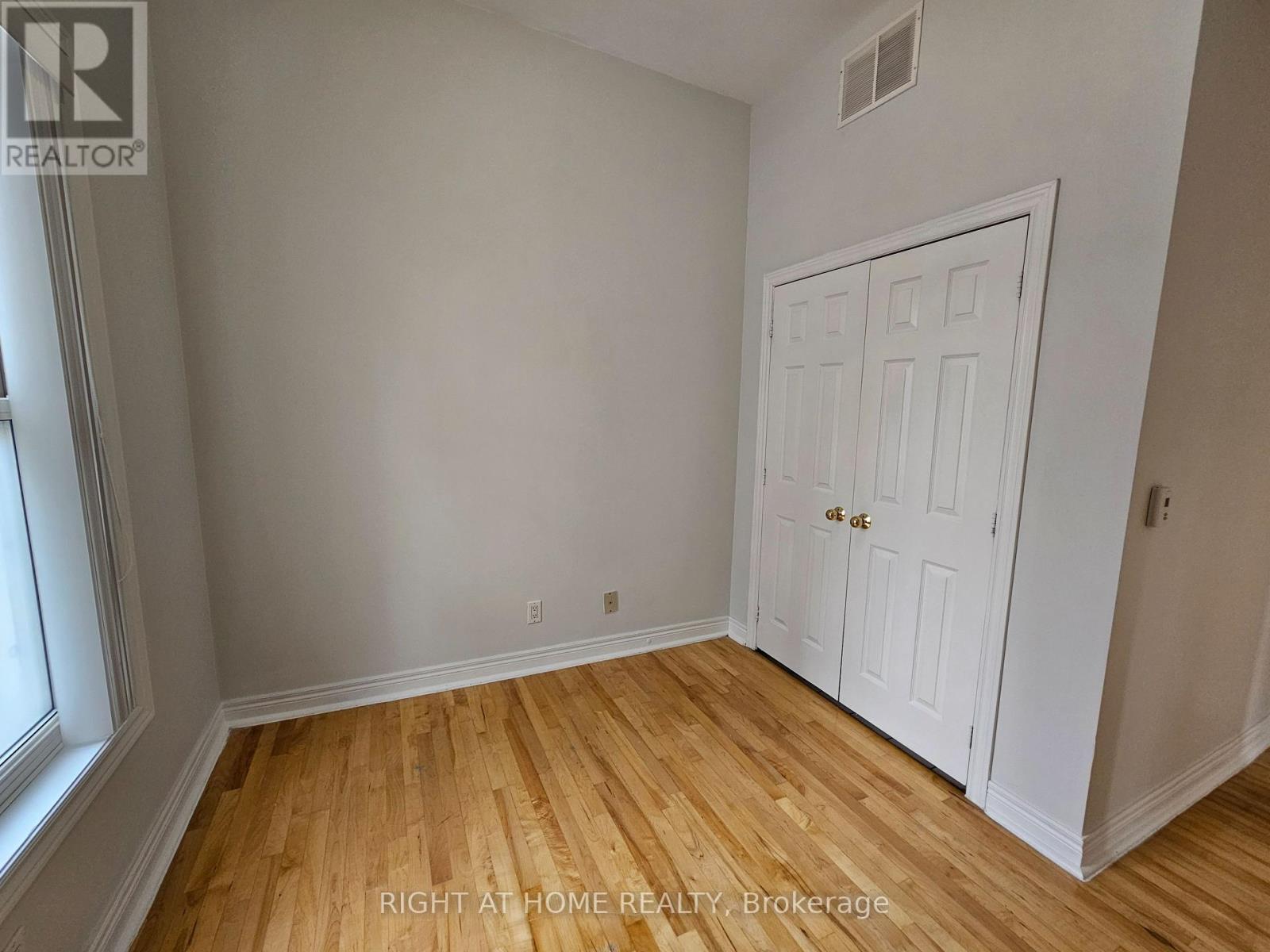 300 - 524 Yonge Street Property Photo 12