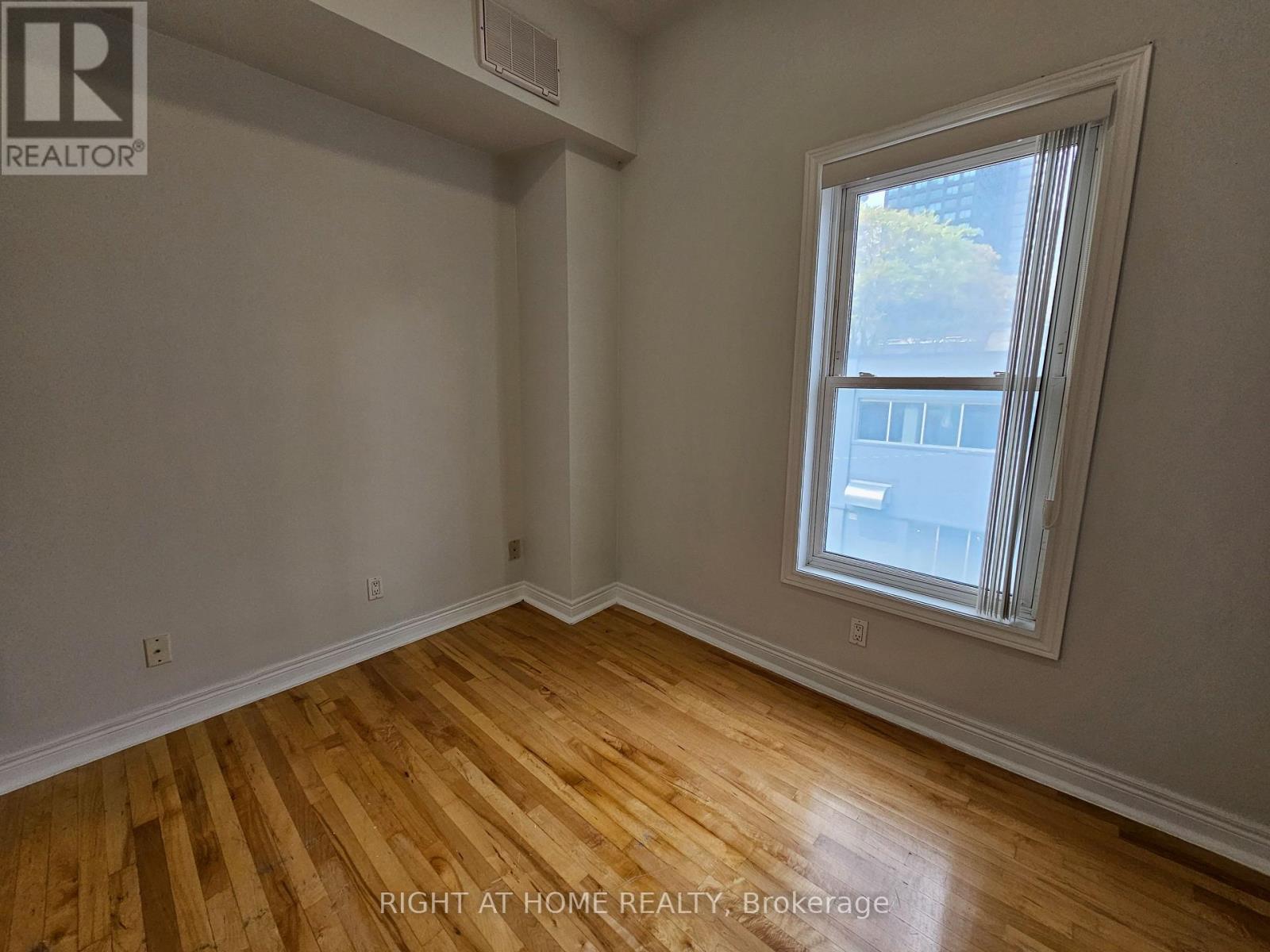 300 - 524 Yonge Street Property Photo 13
