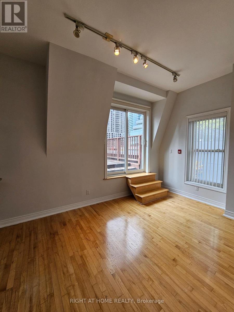300 - 524 Yonge Street Property Photo 16