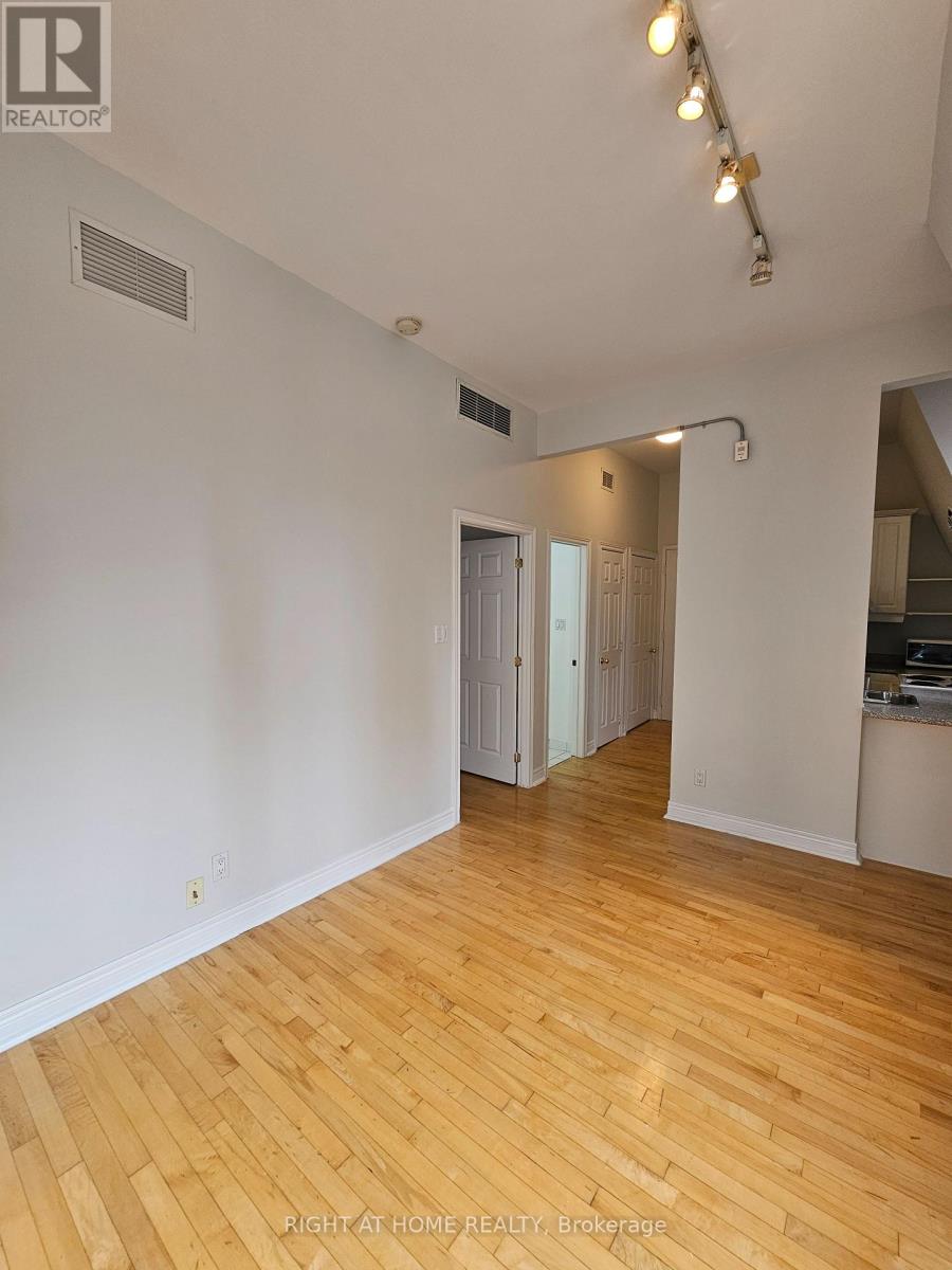 300 - 524 Yonge Street Property Photo 20