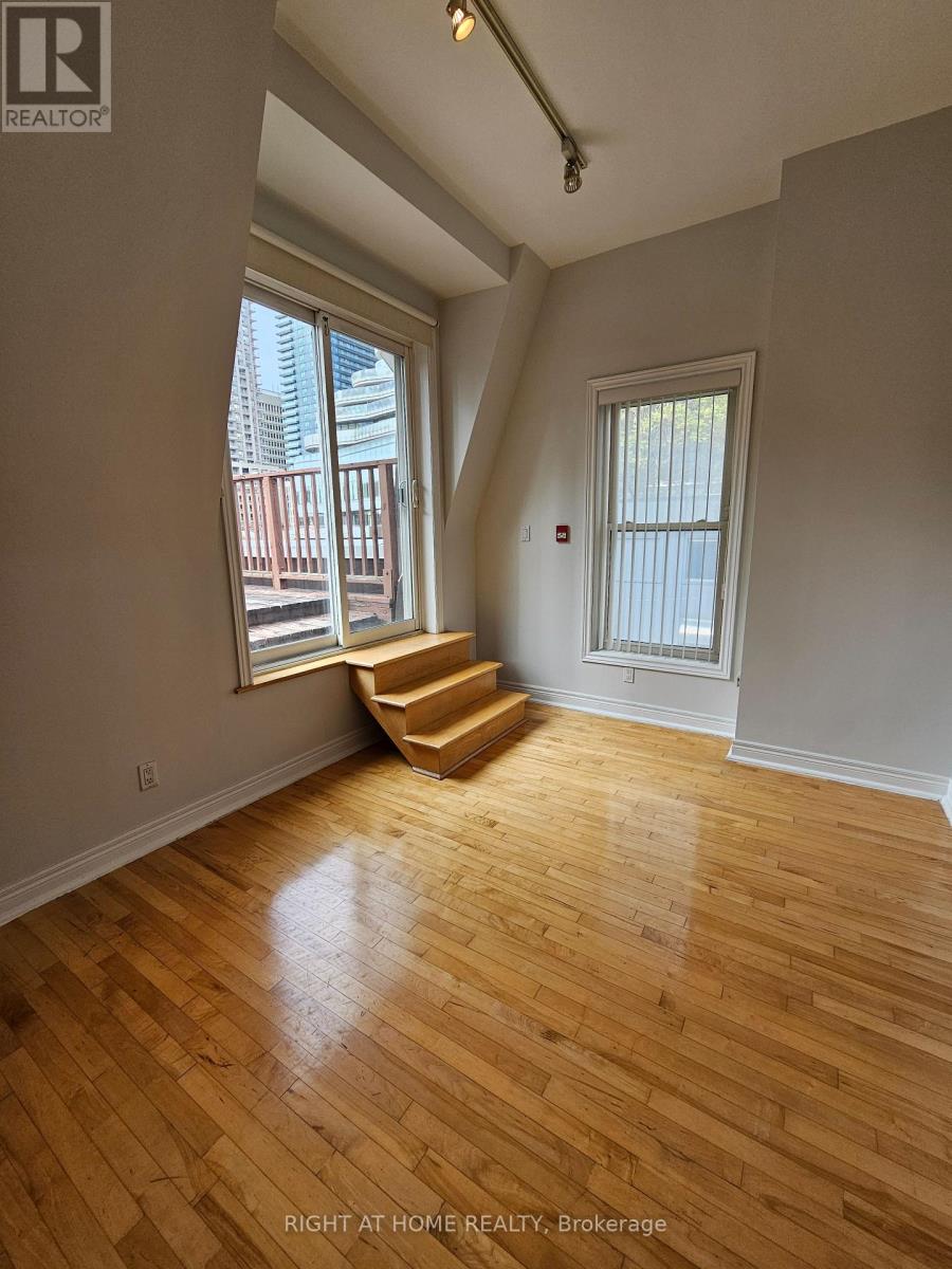300 - 524 Yonge Street Property Photo 23