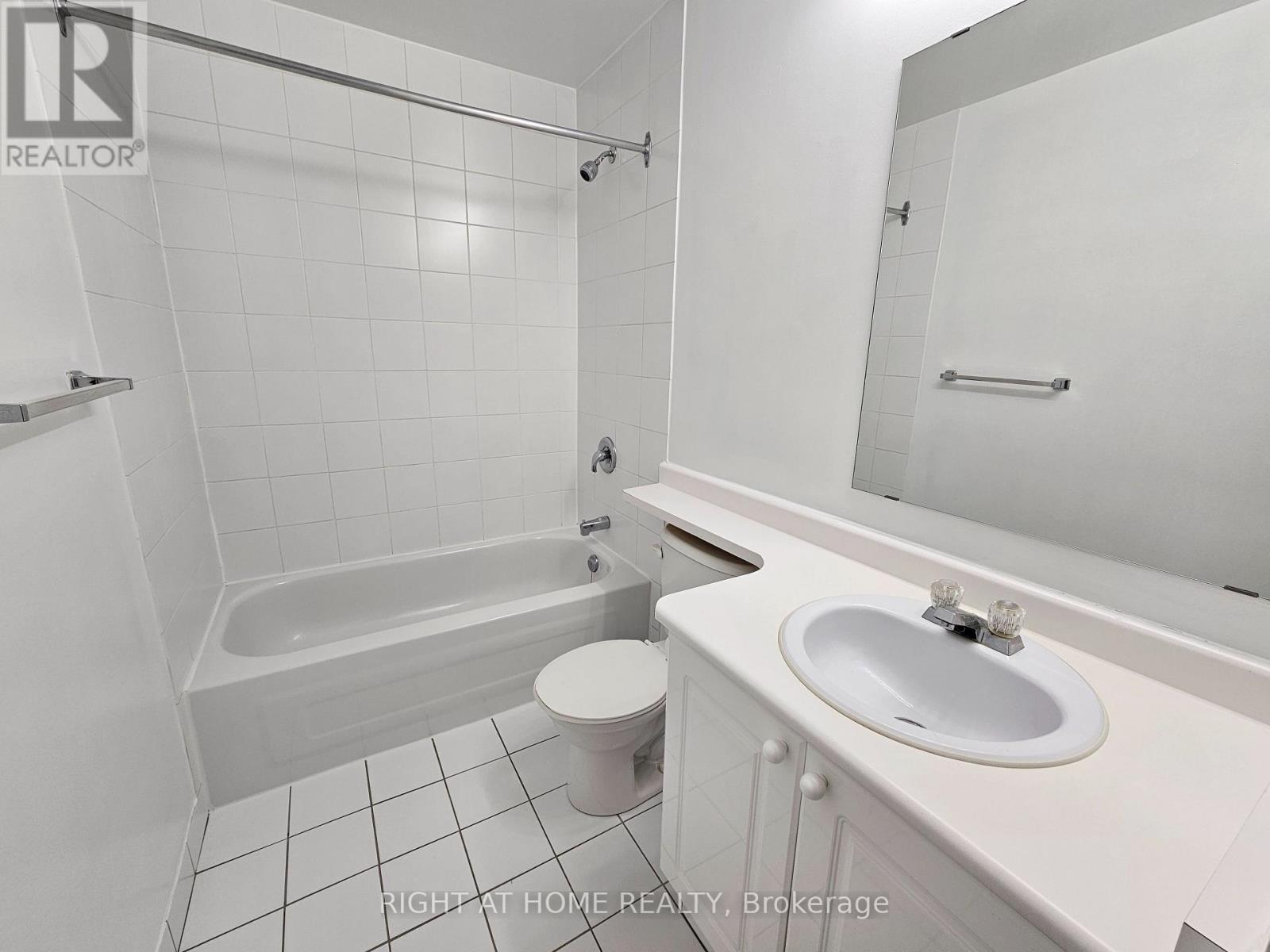 300 - 524 Yonge Street Property Photo 24