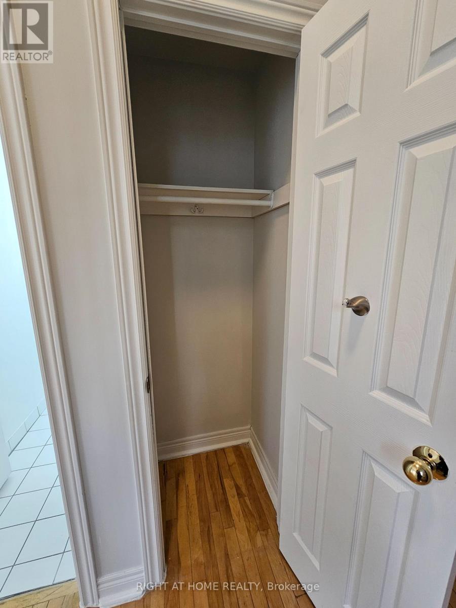 300 - 524 Yonge Street Property Photo 27