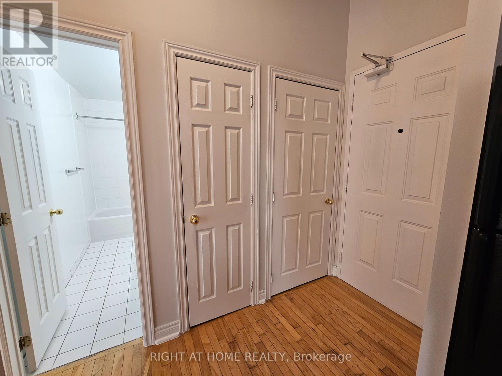 300 - 524 Yonge Street Property Photo 28