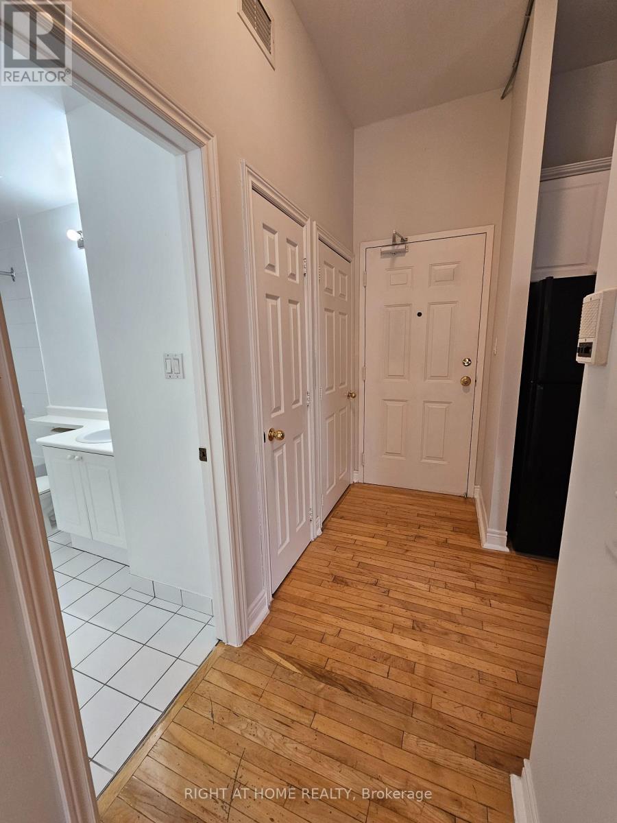 300 - 524 Yonge Street Property Photo 29