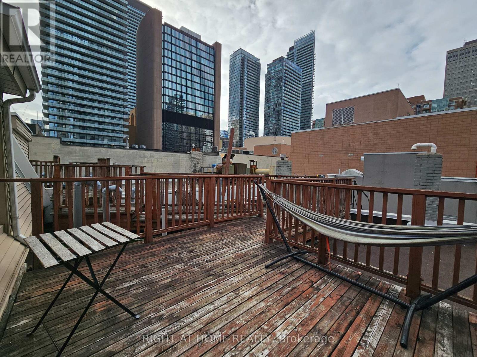 300 - 524 Yonge Street Property Photo 30