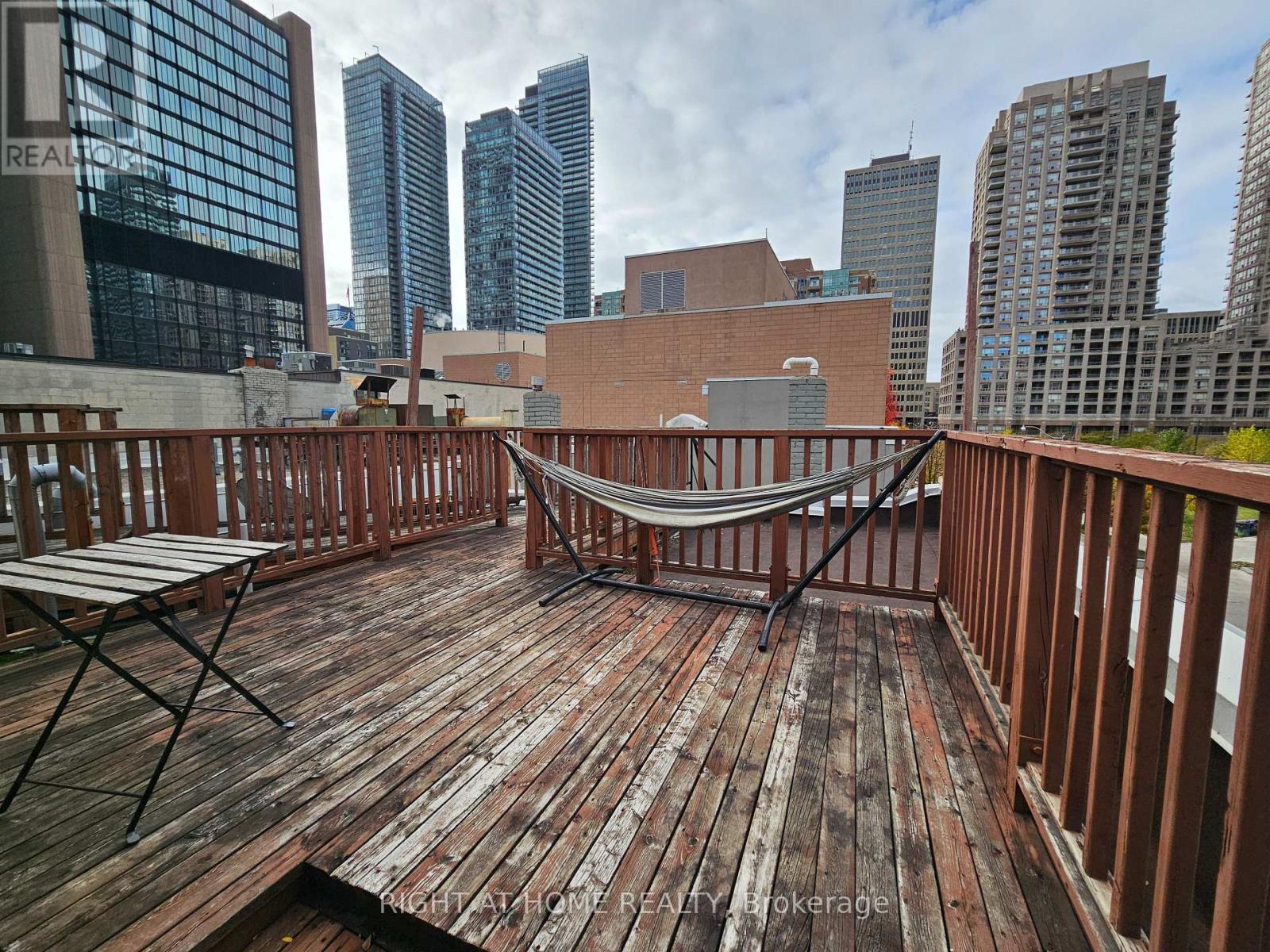 300 - 524 Yonge Street Property Photo 31
