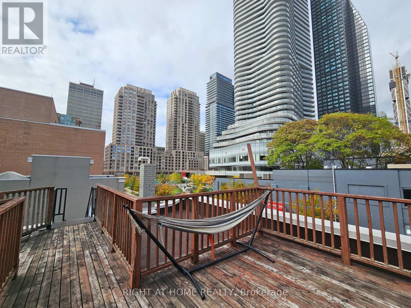 300 - 524 Yonge Street Property Photo 32
