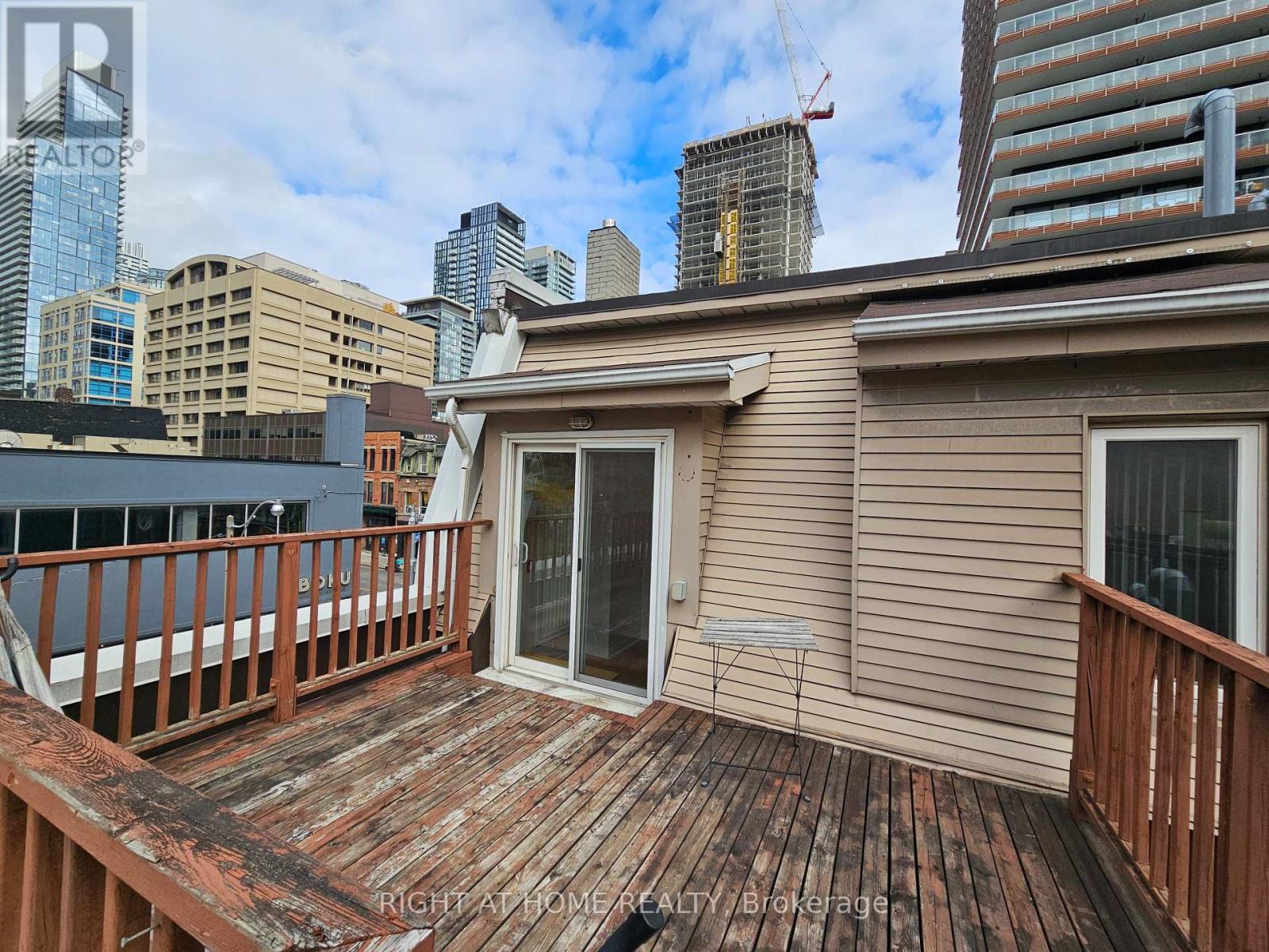 300 - 524 Yonge Street Property Photo 33