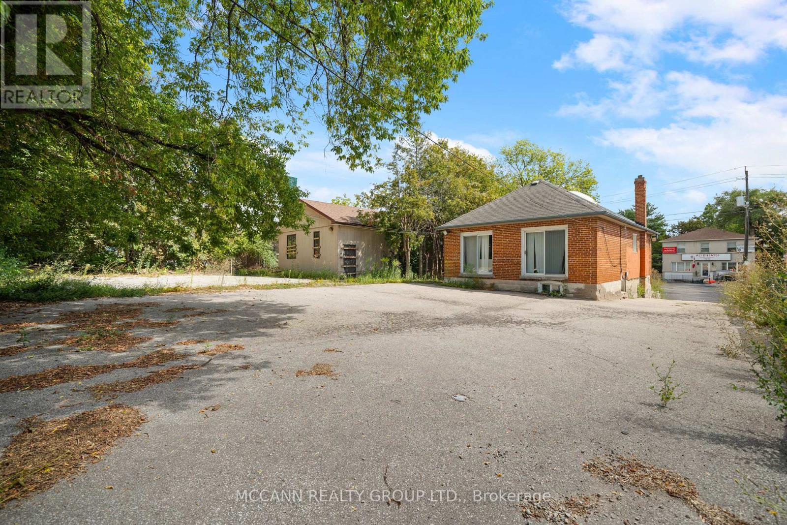 110-112 Sheppard Avenue W Property Photo 10