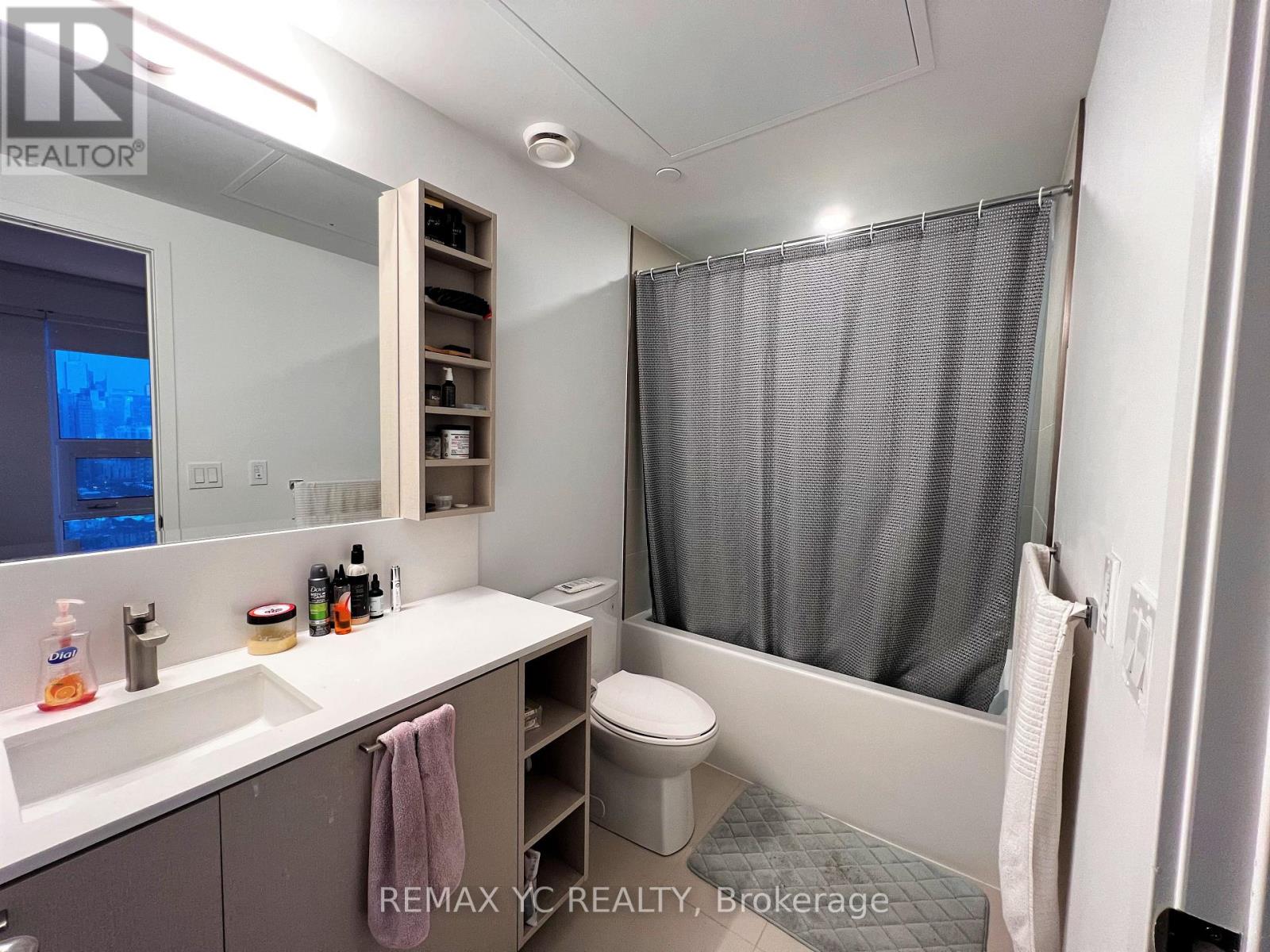 2520 - 19 Western Battery Road Property Photo 9