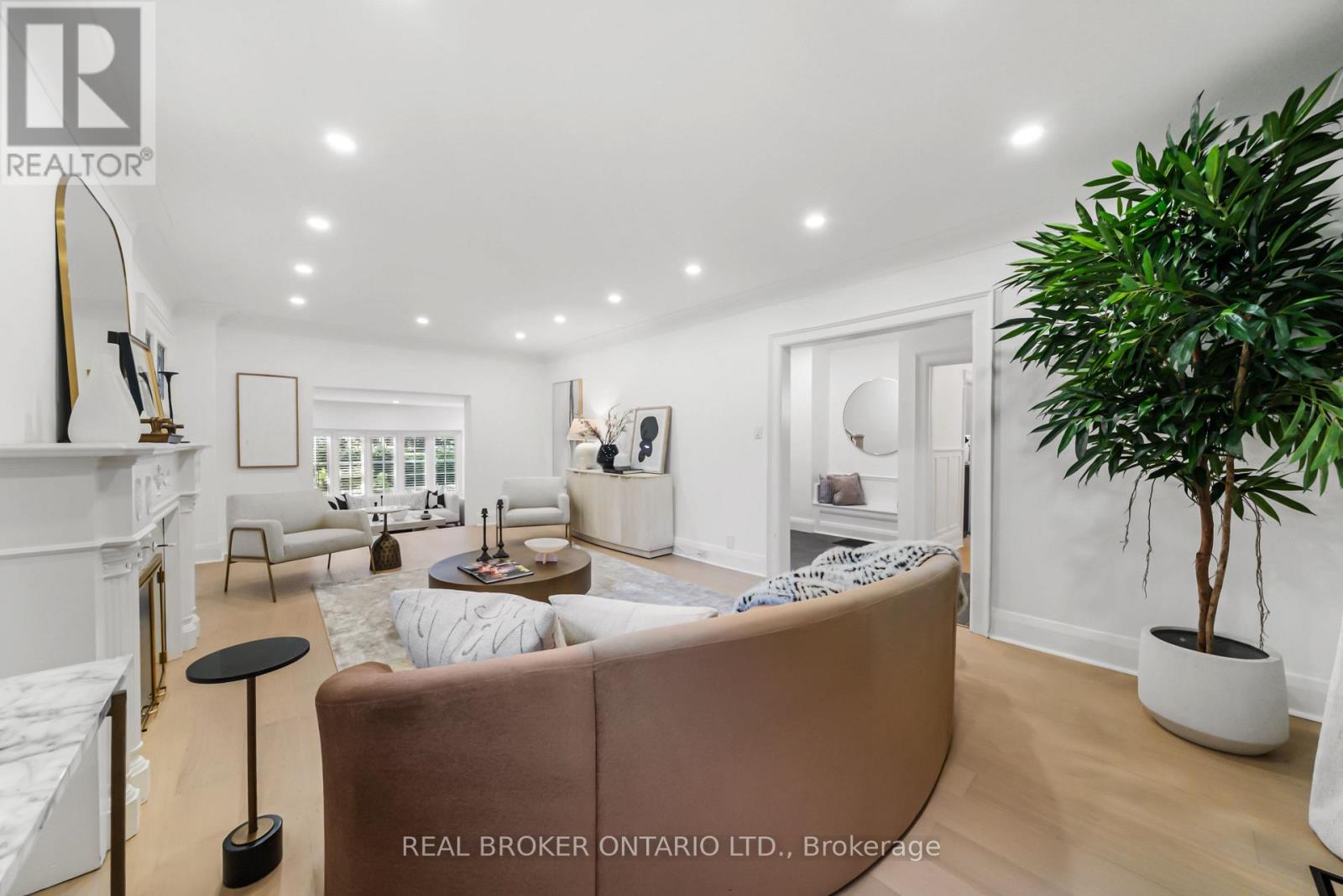 69 Chaplin Crescent Property Photo 10