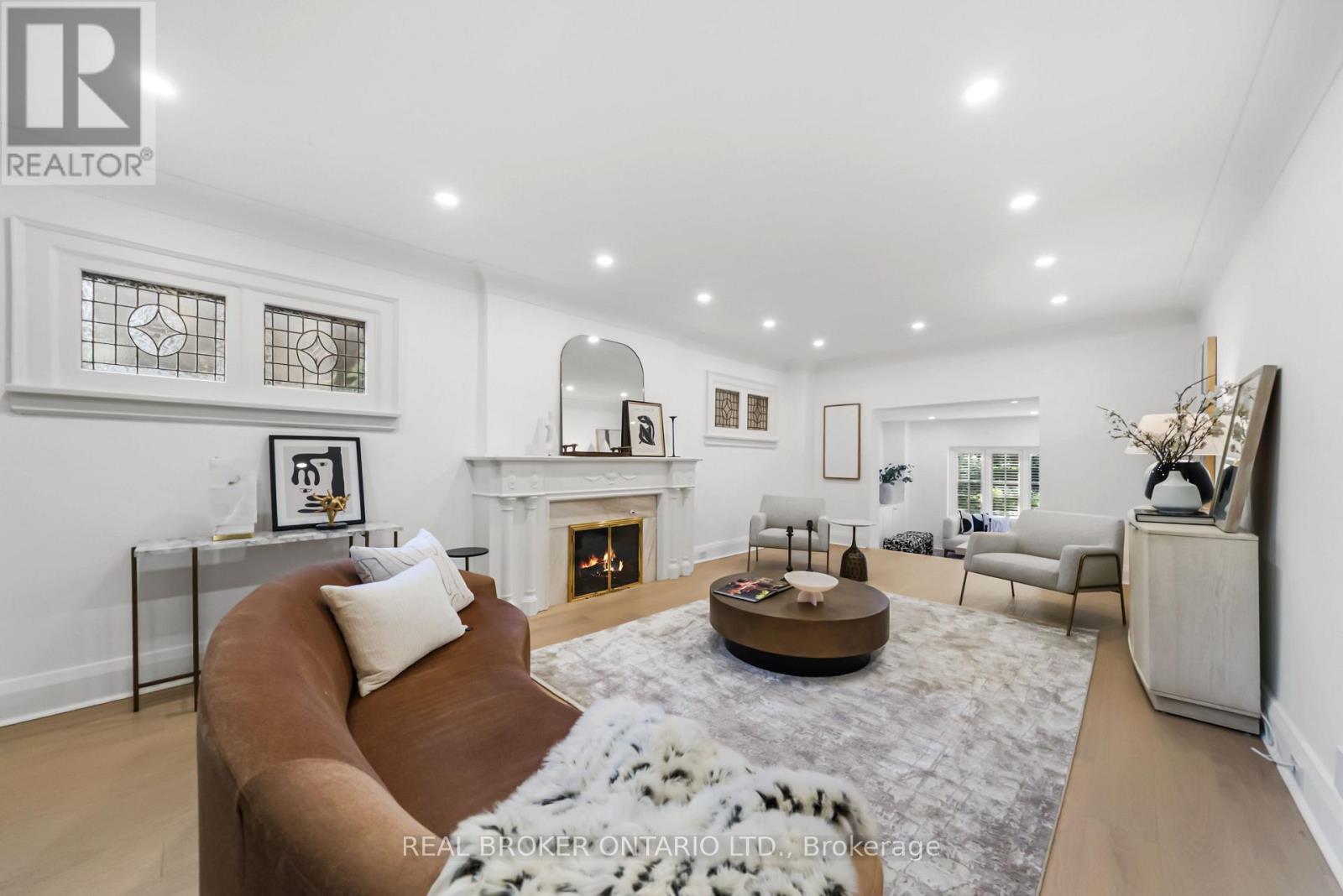 69 Chaplin Crescent Property Photo 11