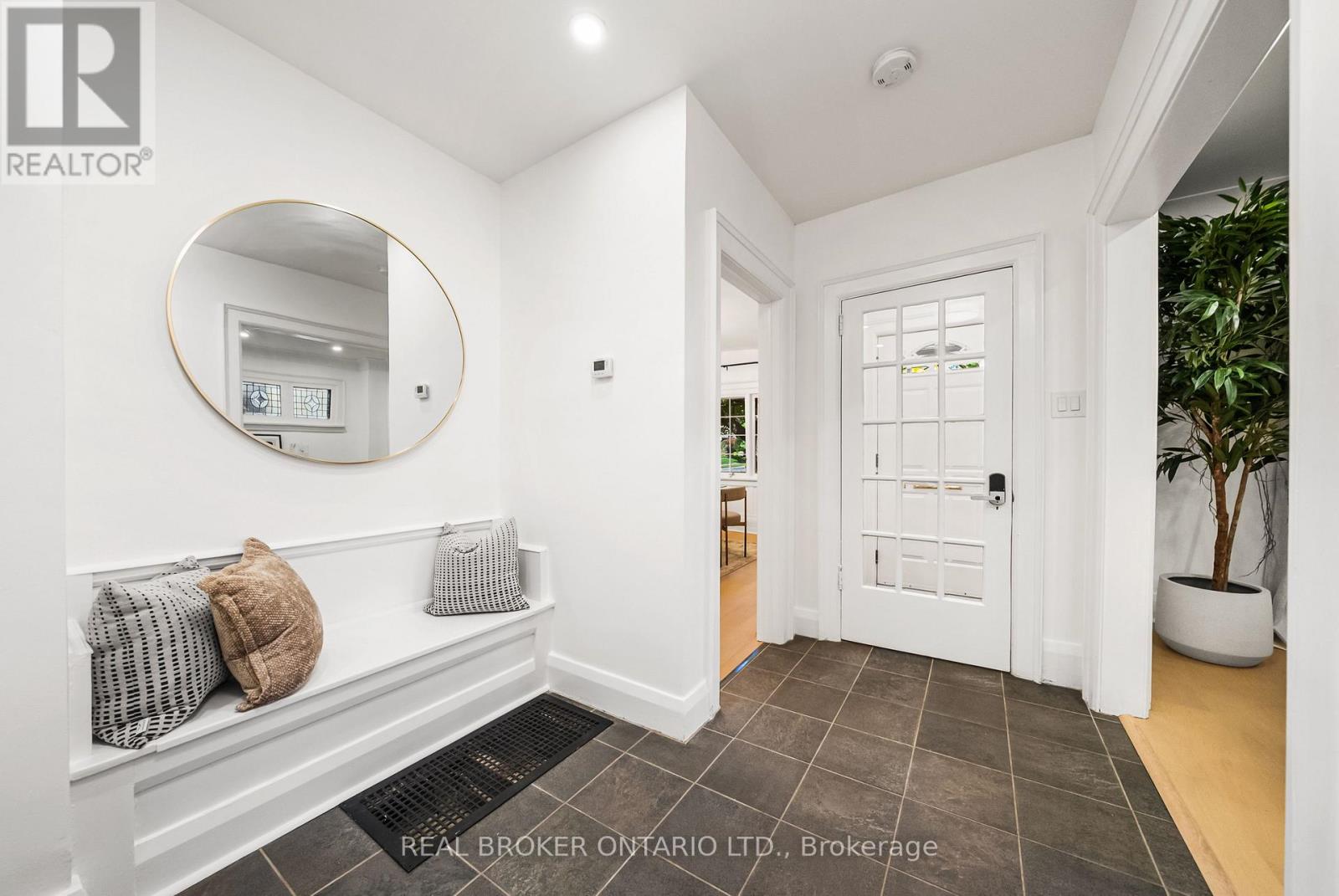 69 Chaplin Crescent Property Photo 14