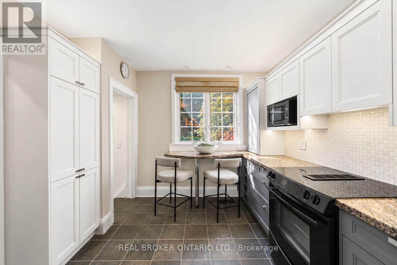 69 Chaplin Crescent Property Photo 19