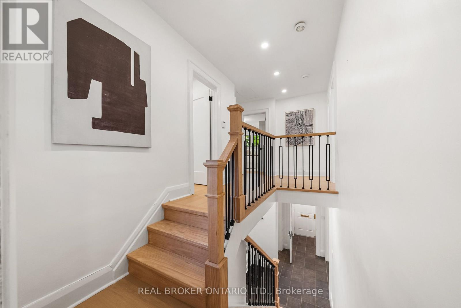 69 Chaplin Crescent Property Photo 25