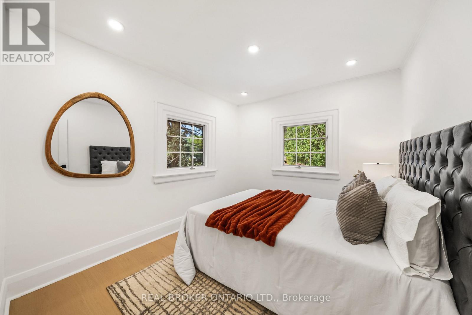 69 Chaplin Crescent Property Photo 26