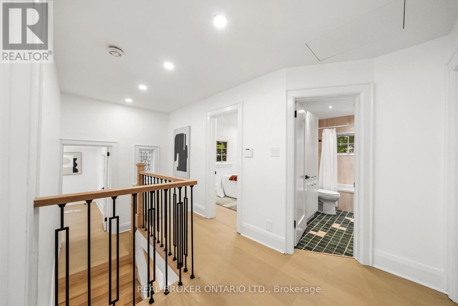 69 Chaplin Crescent Property Photo 31