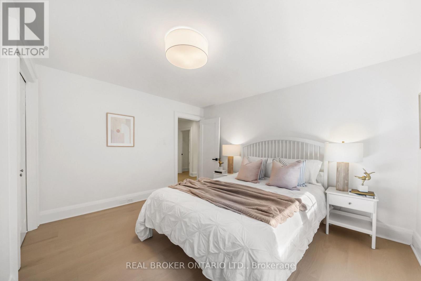 69 Chaplin Crescent Property Photo 33