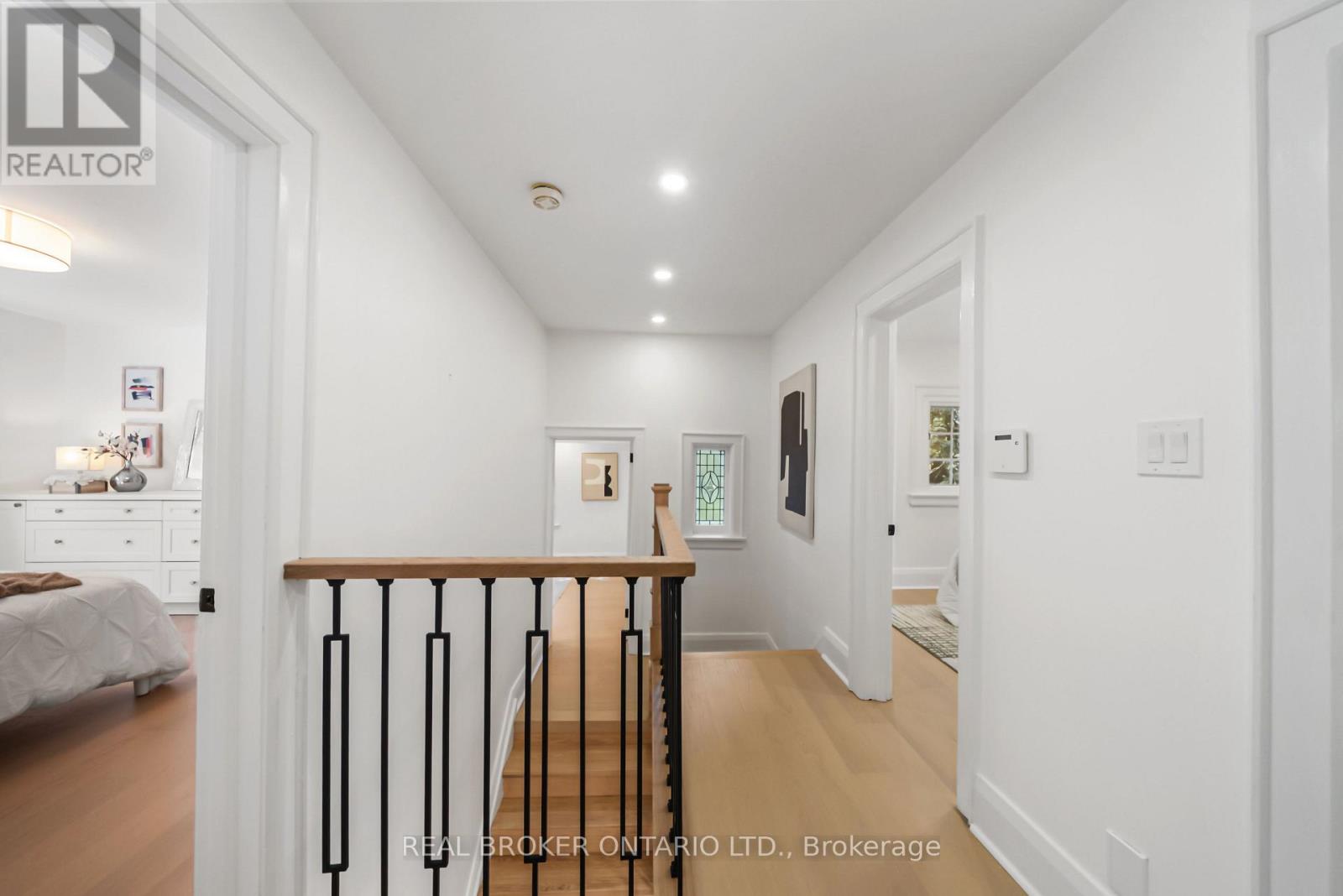 69 Chaplin Crescent Property Photo 36