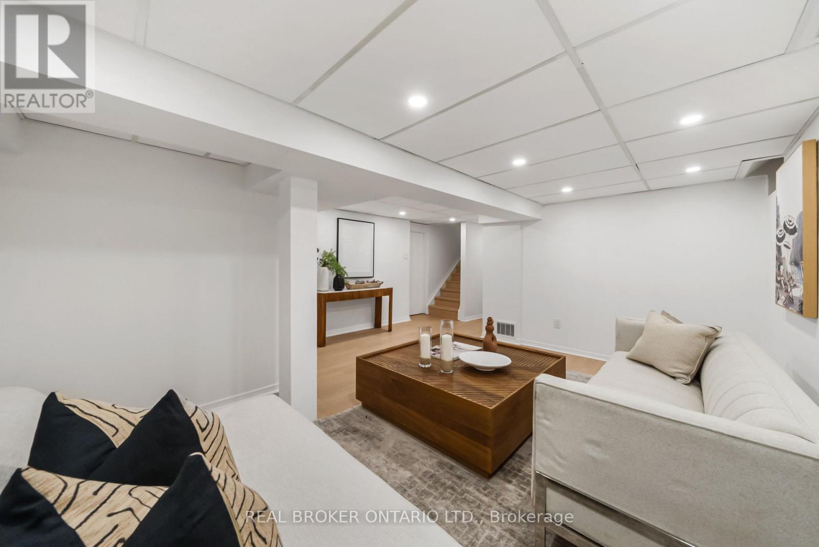 69 Chaplin Crescent Property Photo 39