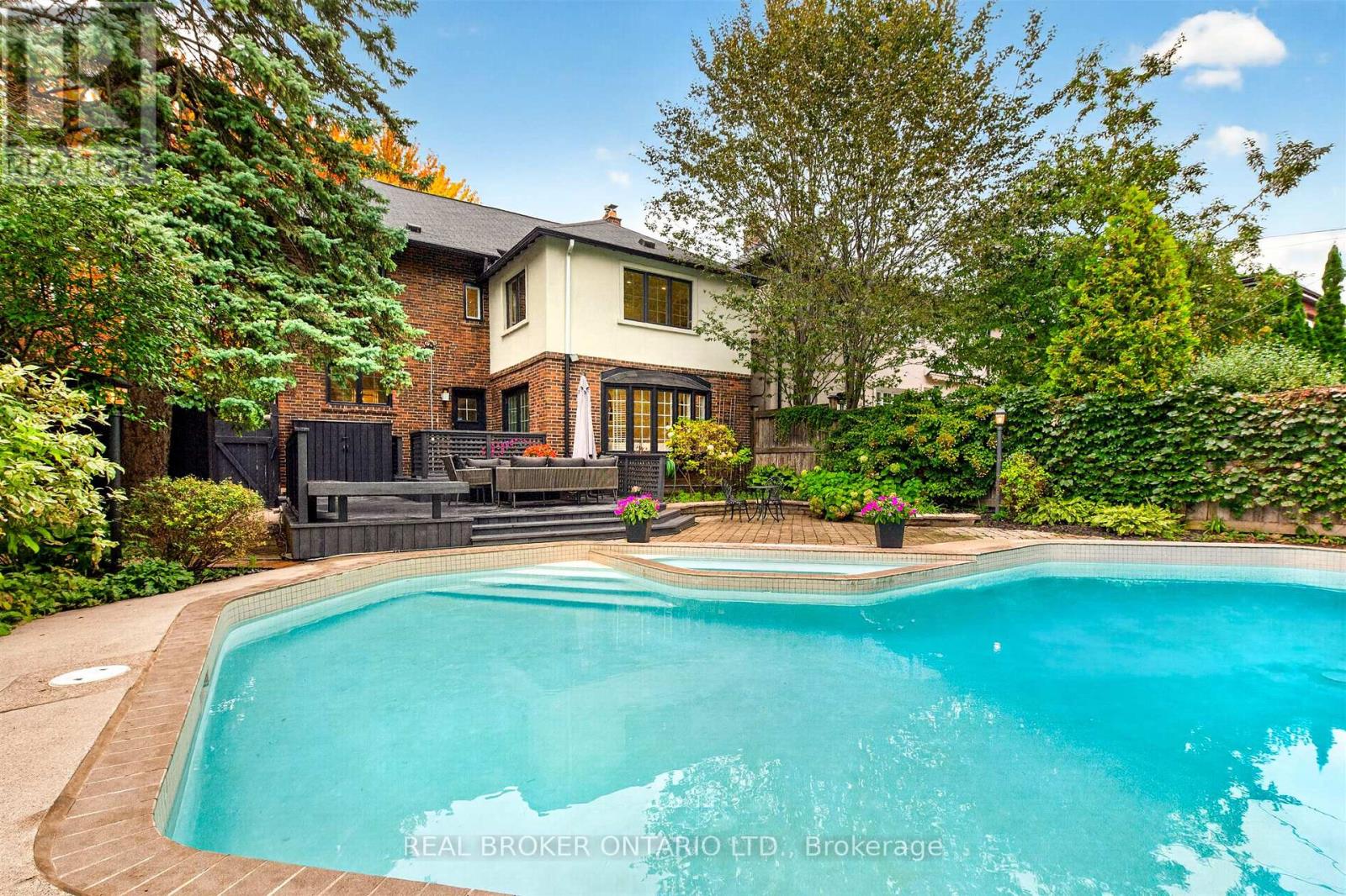 69 Chaplin Crescent Property Photo 45