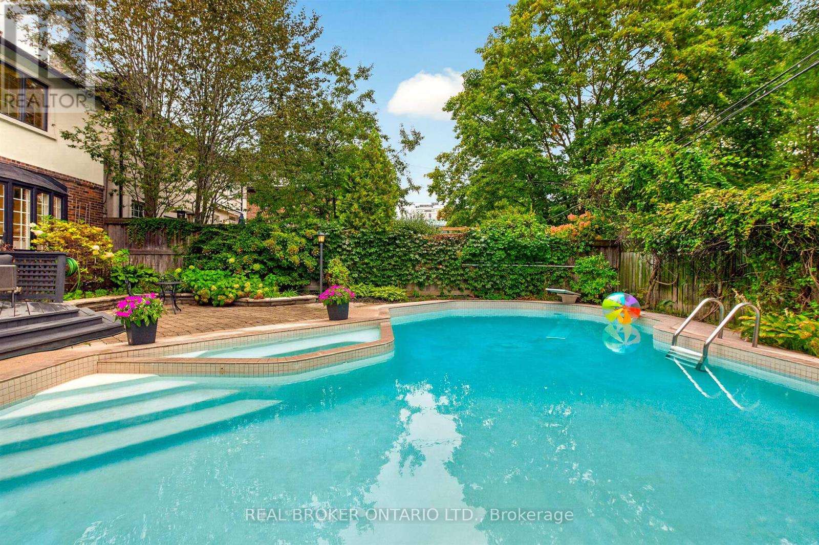 69 Chaplin Crescent Property Photo 46