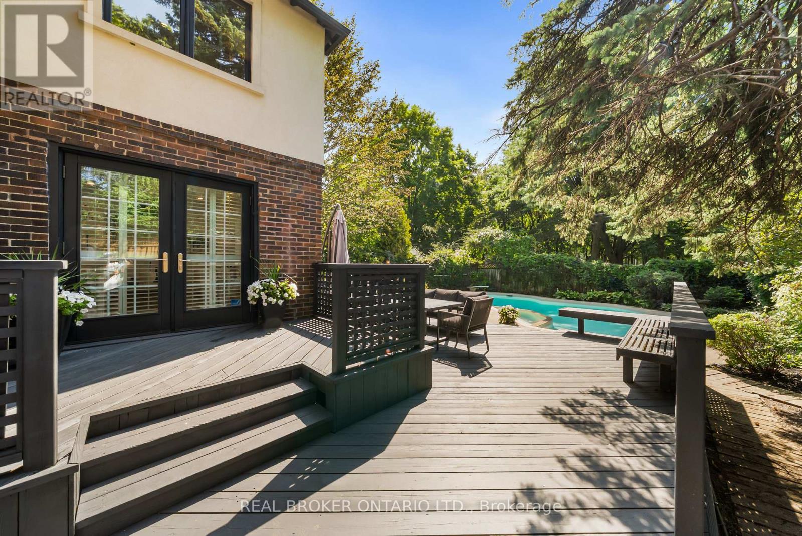 69 Chaplin Crescent Property Photo 48