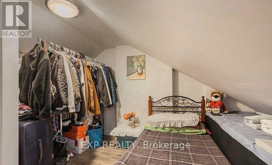 1231 Bathurst Street Property Photo 20