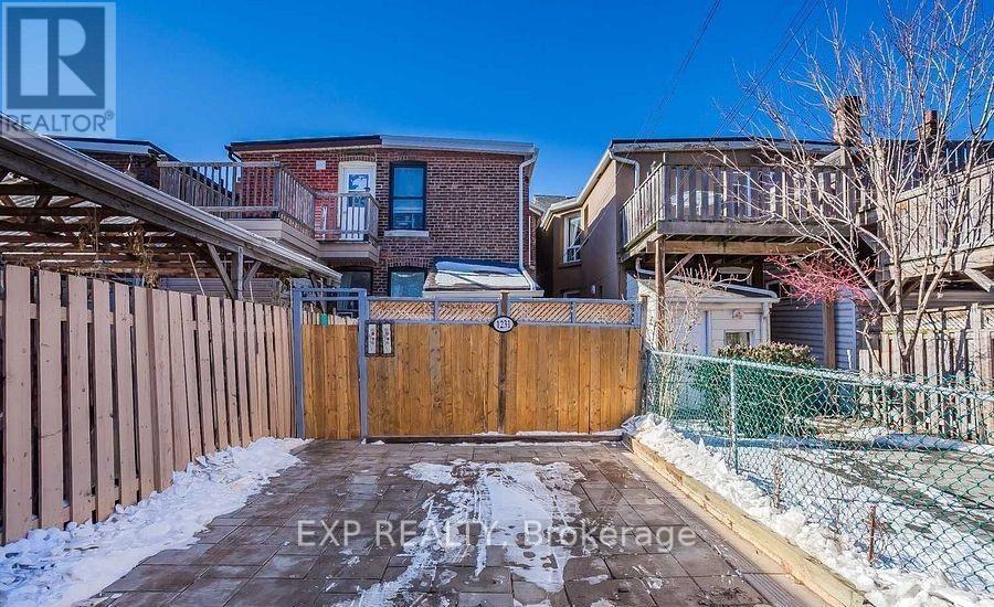 1231 Bathurst Street Property Photo 30