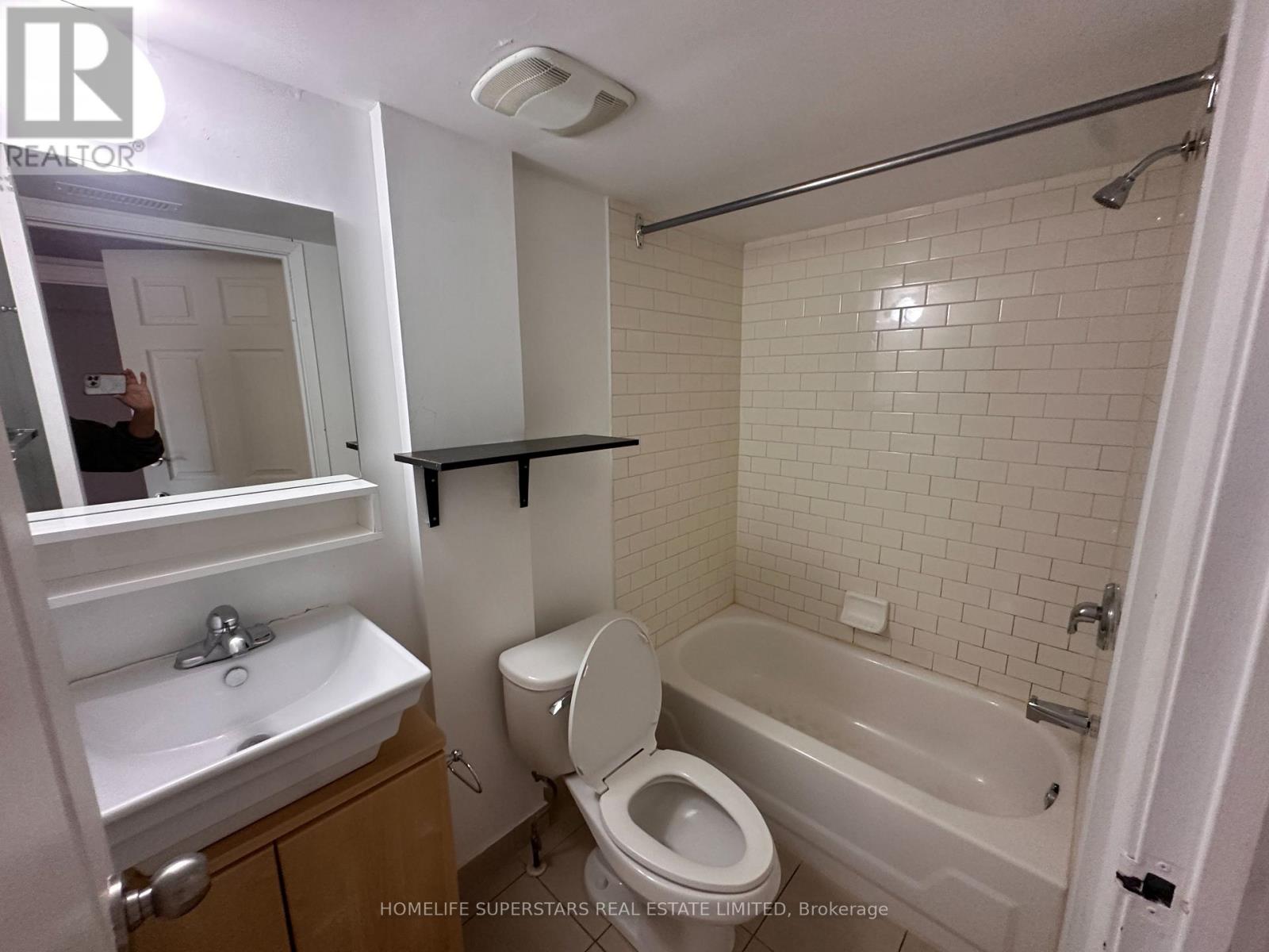 204 - 38 Kensington Place Property Photo 2