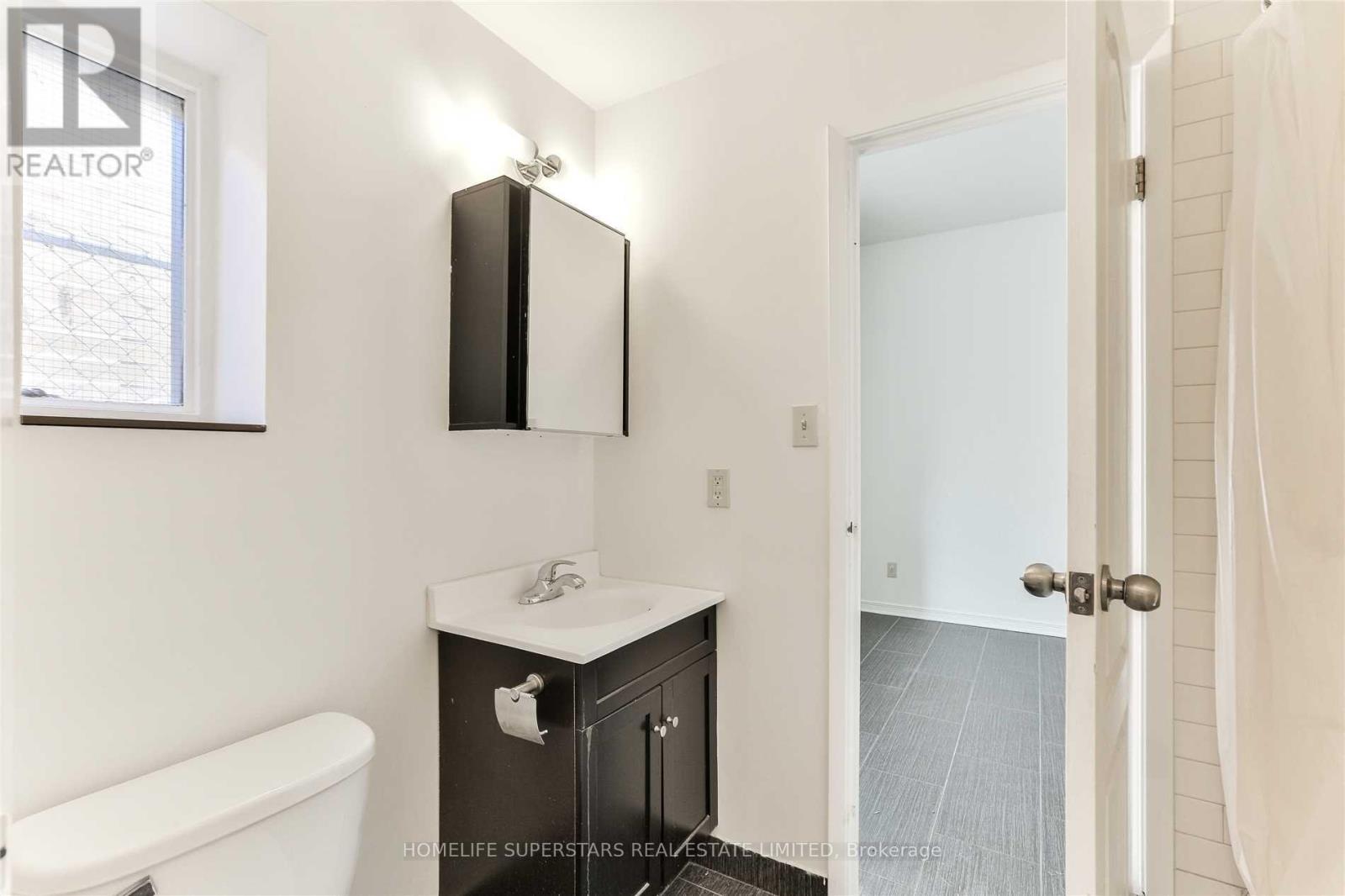 207 - 38 Kensington Place Property Photo 4