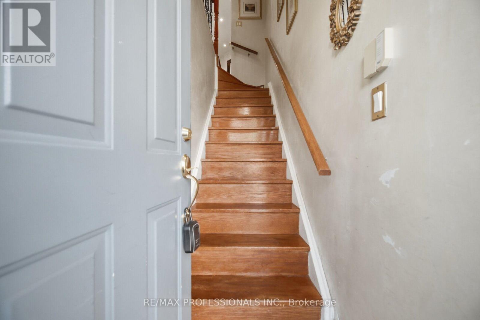 10 - 228 St George Street Property Photo 5
