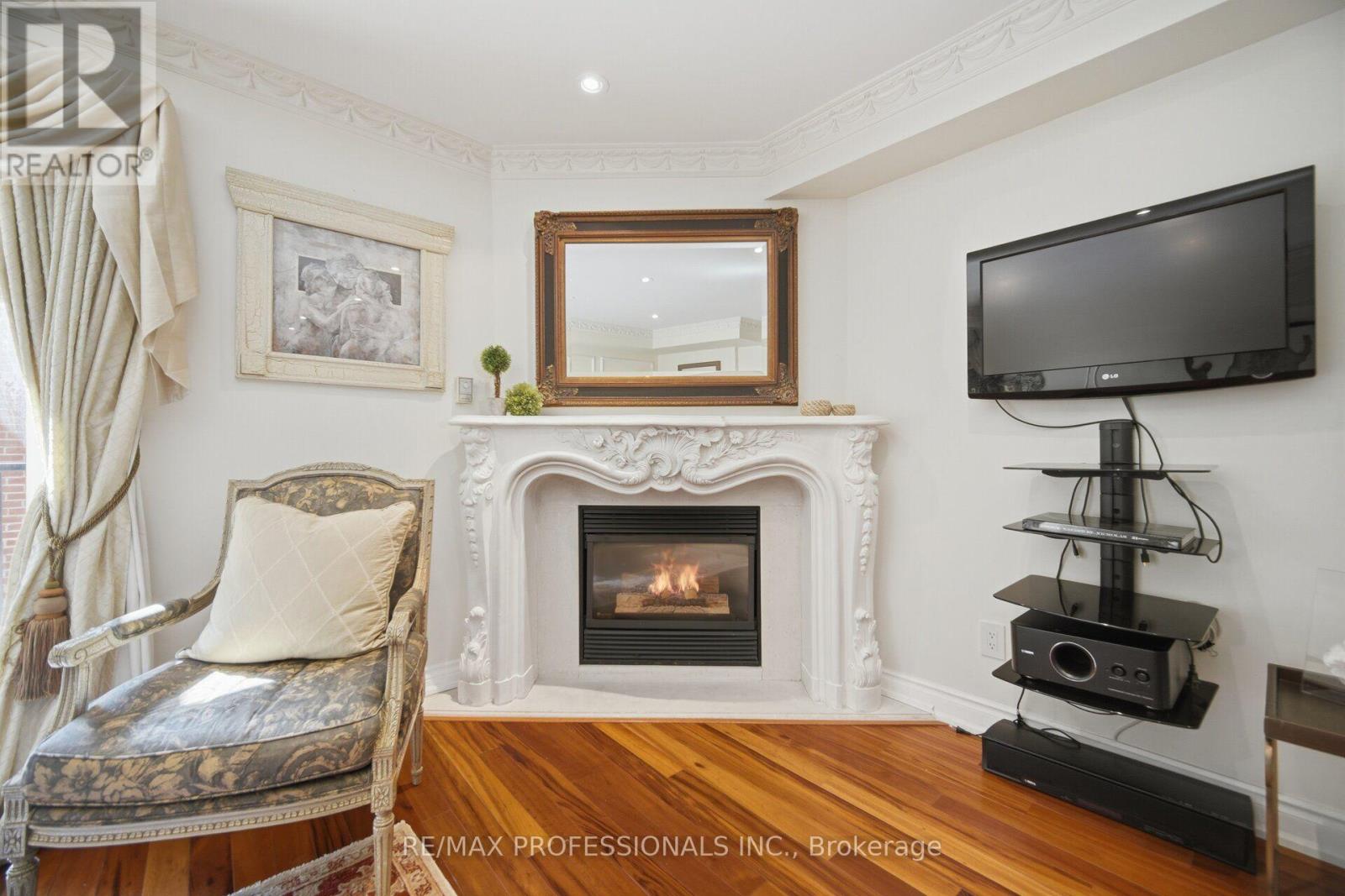 10 - 228 St George Street Property Photo 8