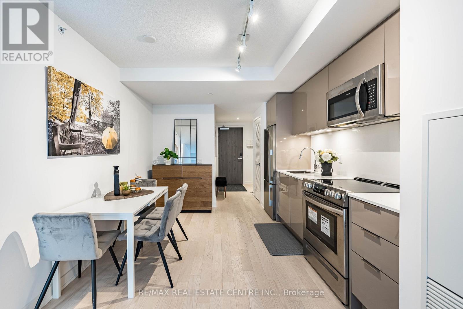 312 - 25 Richmond Street E Property Photo 4