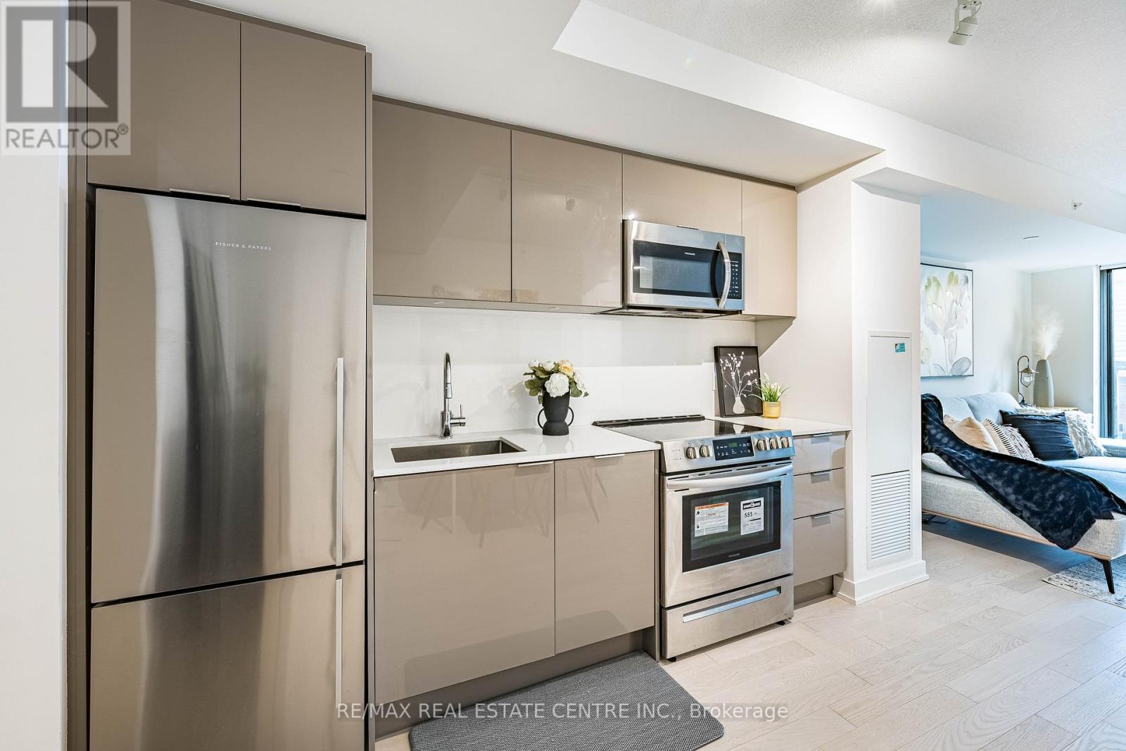 312 - 25 Richmond Street E Property Photo 9