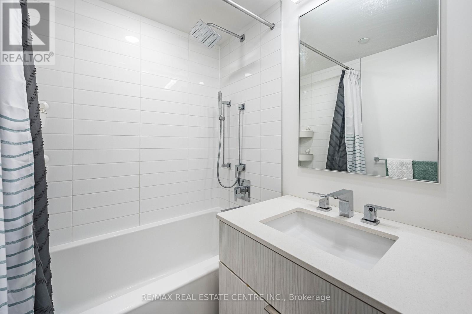 312 - 25 Richmond Street E Property Photo 14
