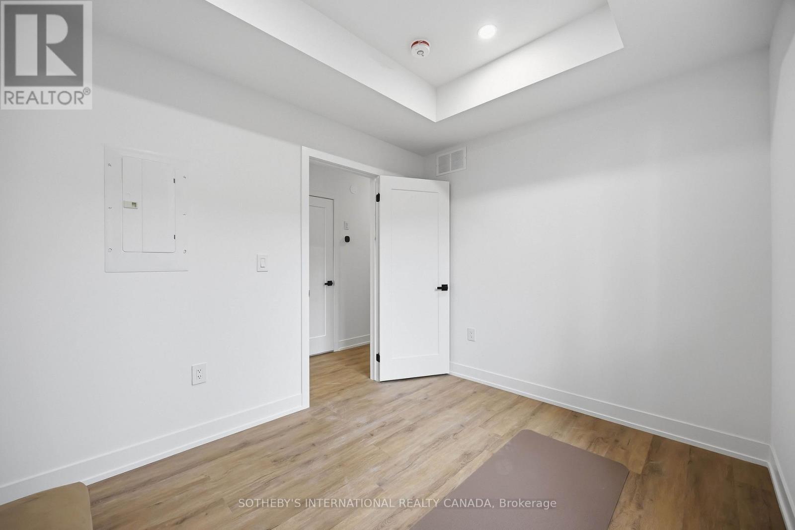 1 - 207 Connaught Avenue Property Photo 12