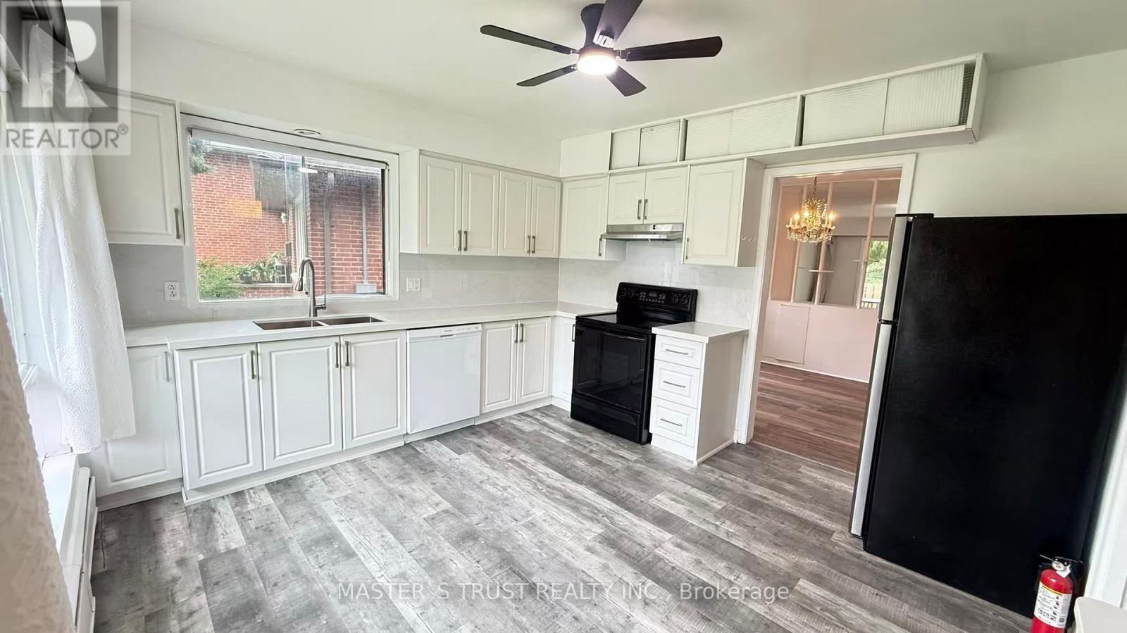 146 Yorkview Drive Property Photo 4