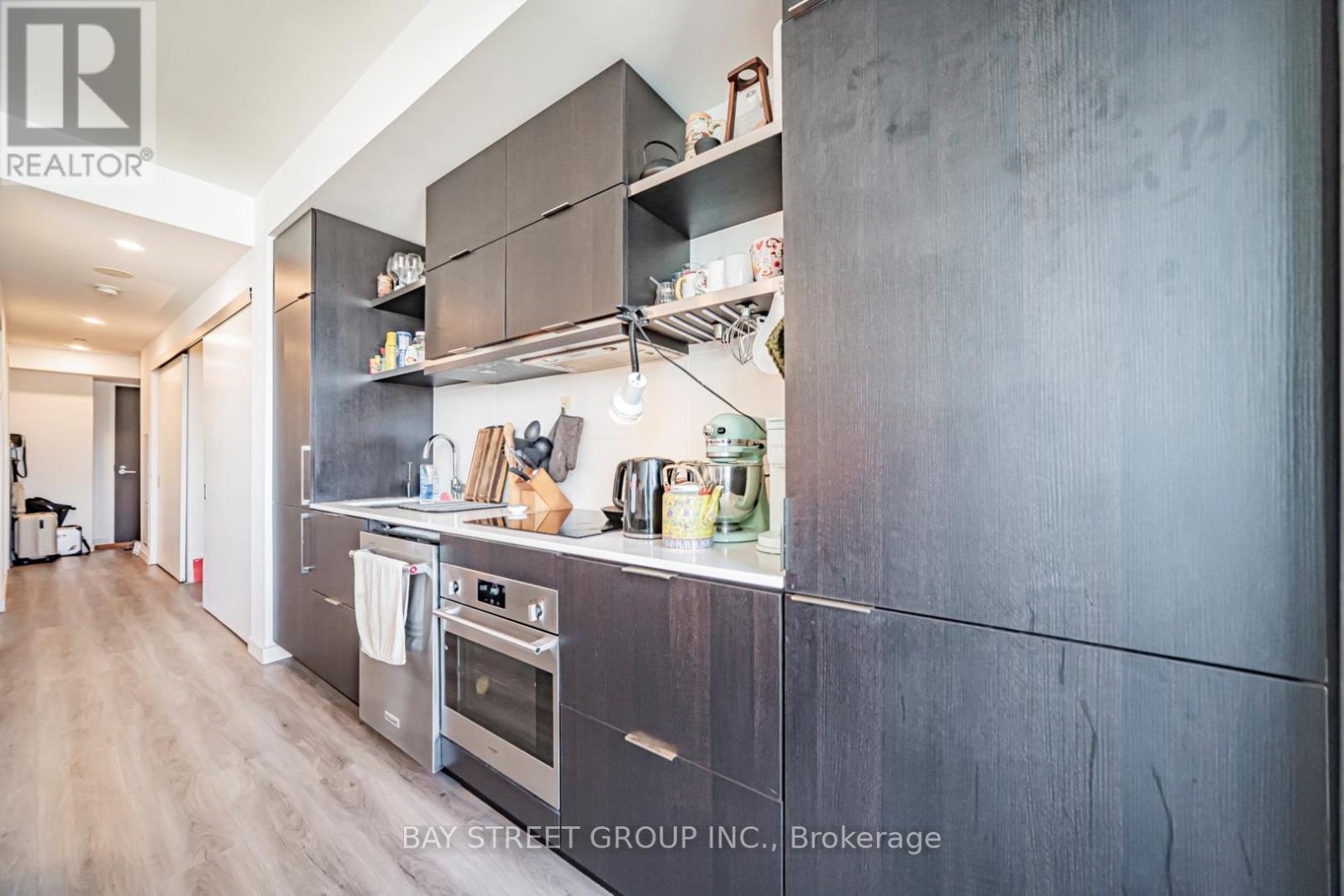 2204 - 197 Yonge Street Property Photo 7