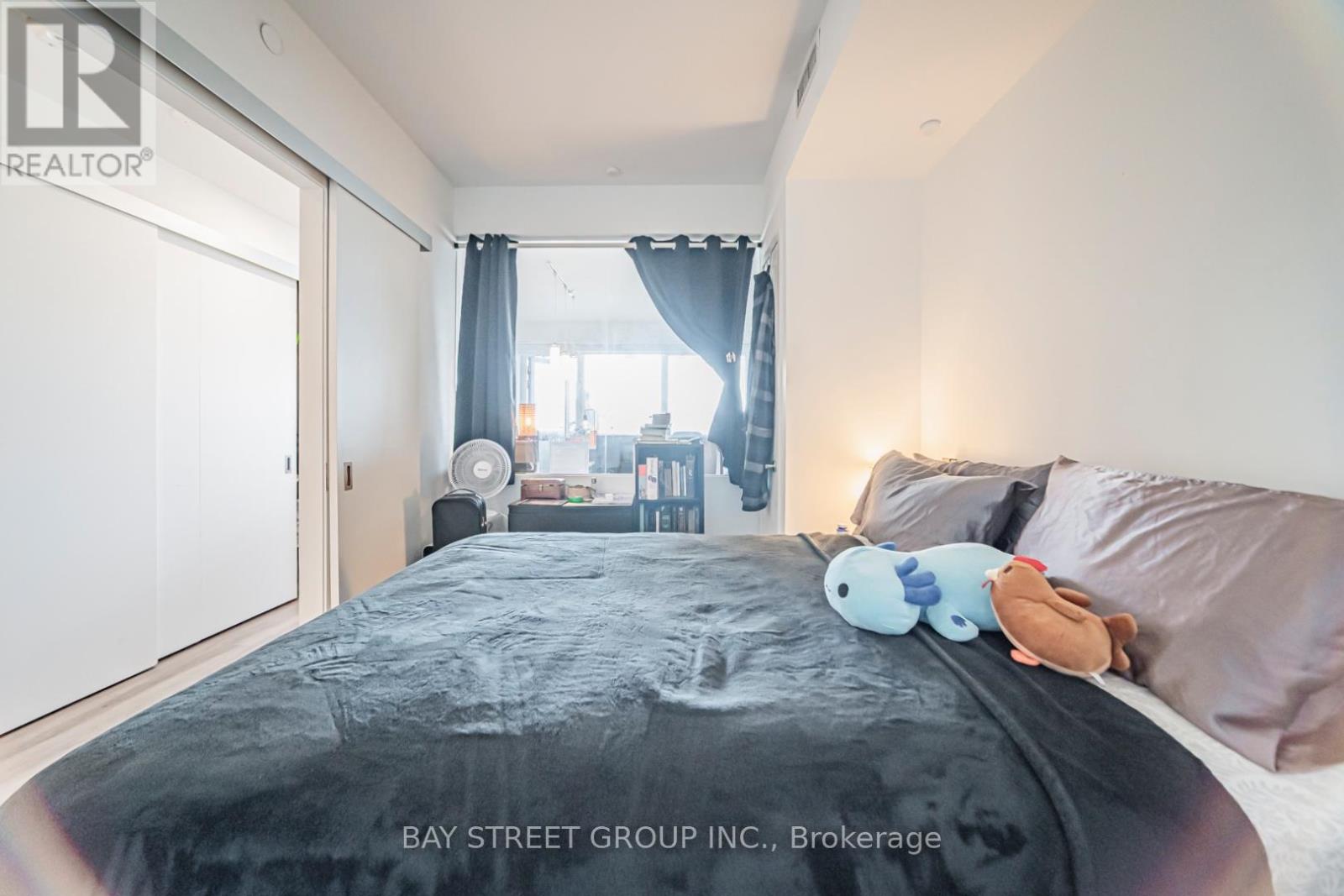 2204 - 197 Yonge Street Property Photo 11