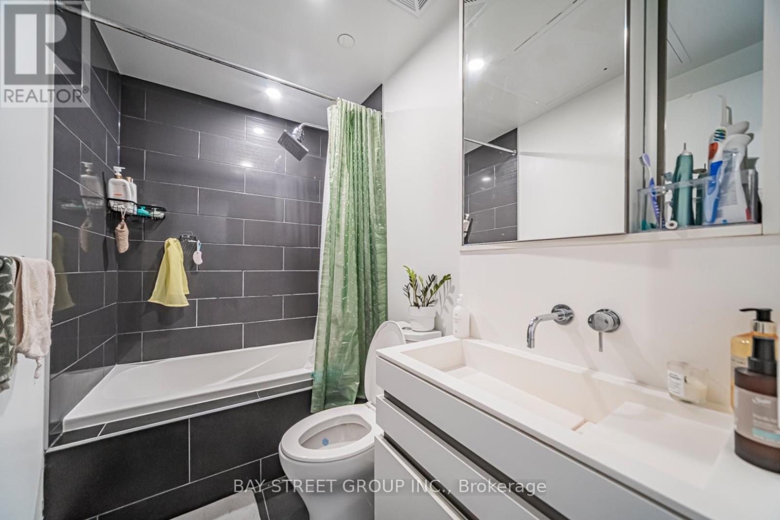 2204 - 197 Yonge Street Property Photo 12