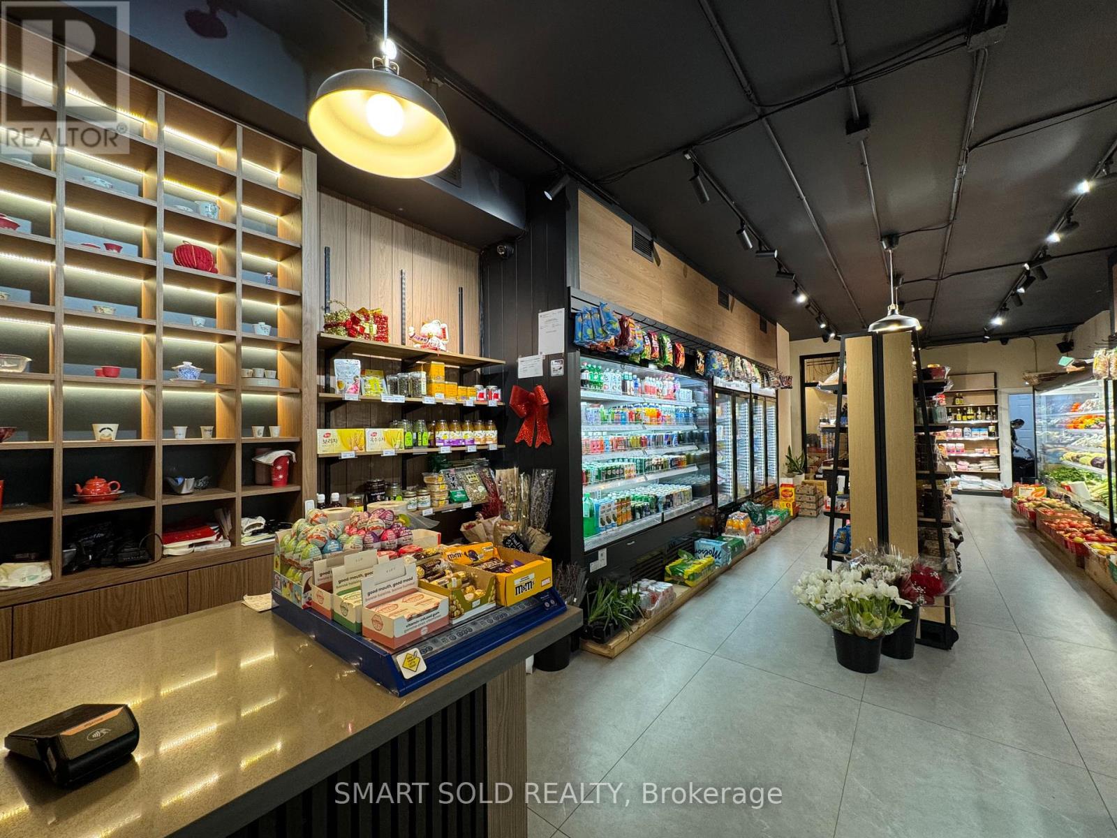 2001 Yonge Street Property Photo 2
