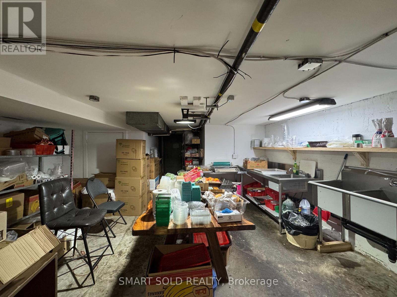 2001 Yonge Street Property Photo 9