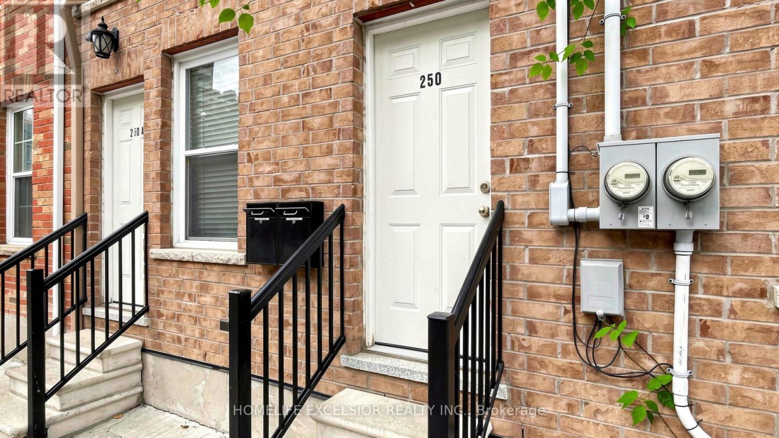 250 Shuter Street Property Photo 2