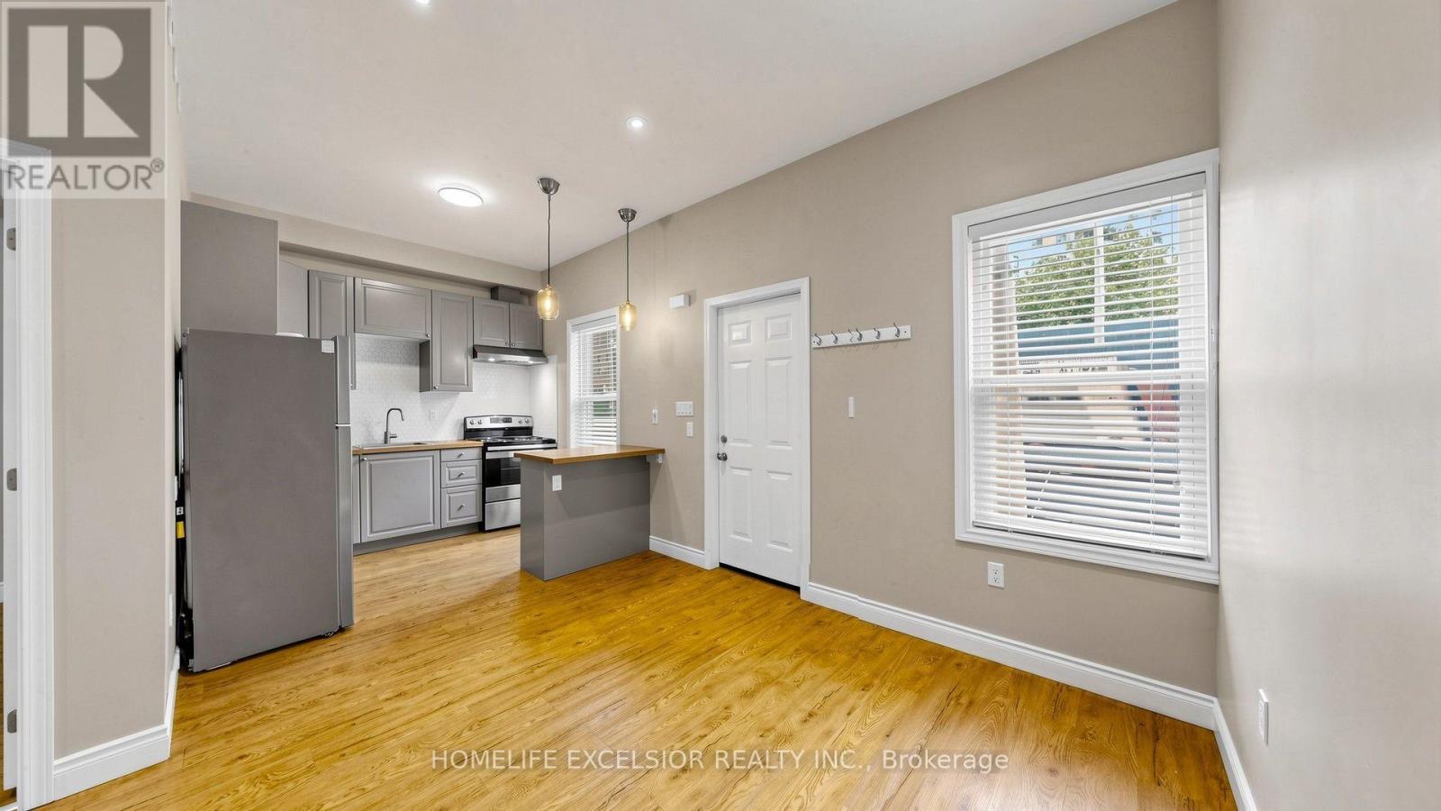 250 Shuter Street Property Photo 3