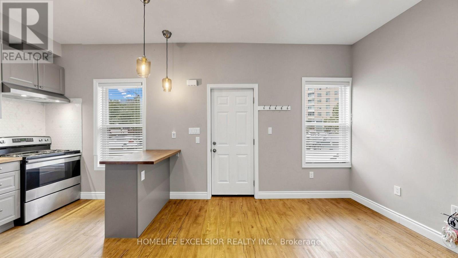 250 Shuter Street Property Photo 4